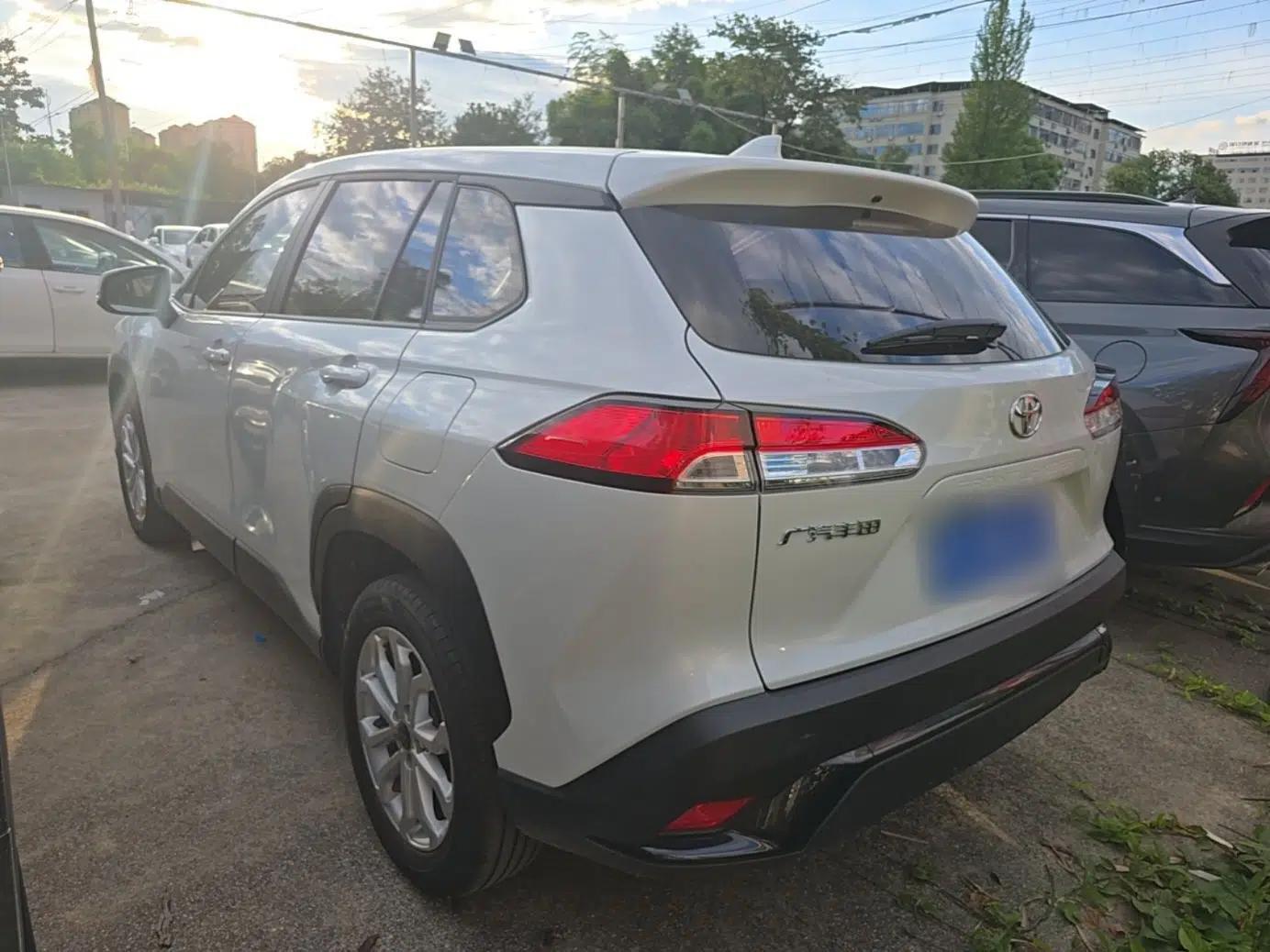 Toyota FRONTLANDER 2023 2.0L CVT Leading Edition — миниатюра 4