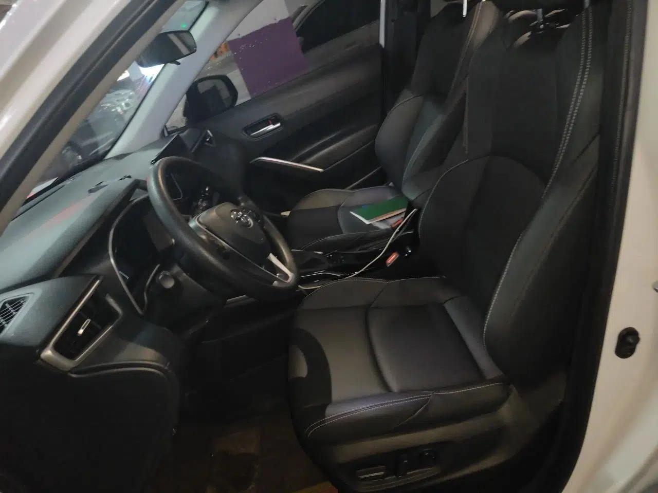 Toyota FRONTLANDER 2023 2.0L CVT Luxury Edition — миниатюра 15