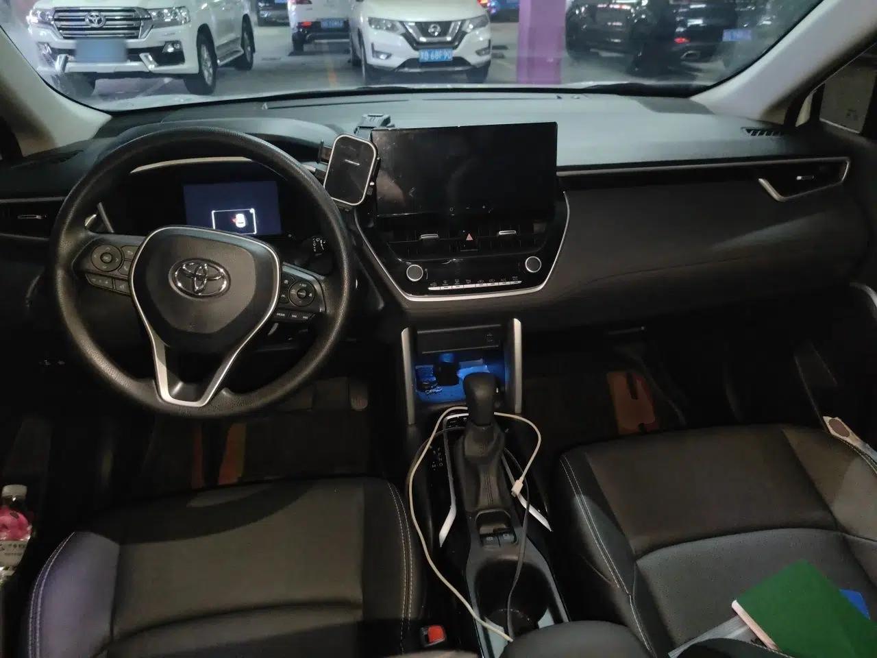 Toyota FRONTLANDER 2023 2.0L CVT Luxury Edition — миниатюра 9
