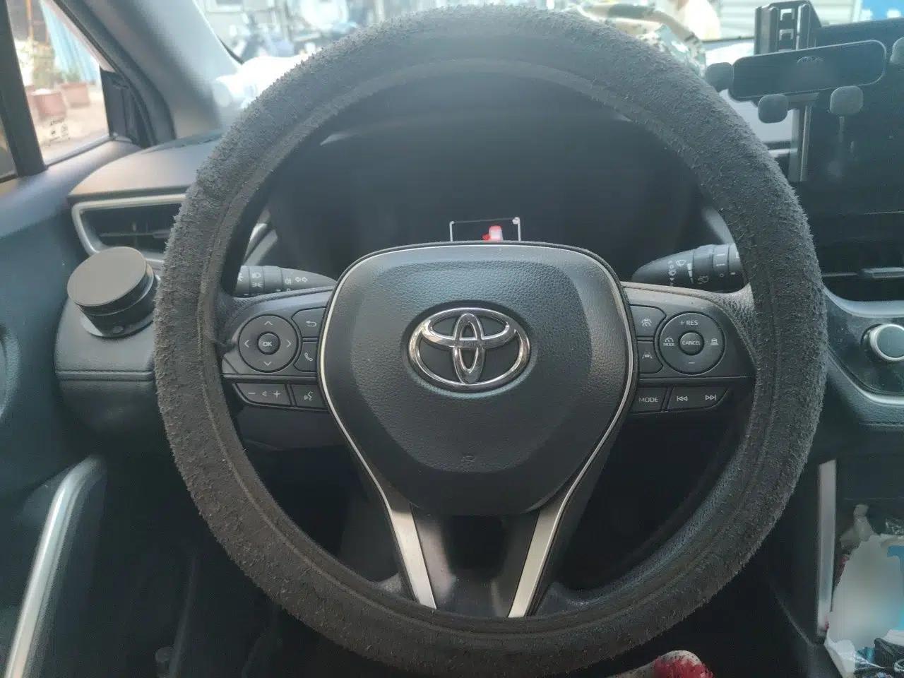 Toyota FRONTLANDER 2023 2.0L CVT Leading Edition — миниатюра 10