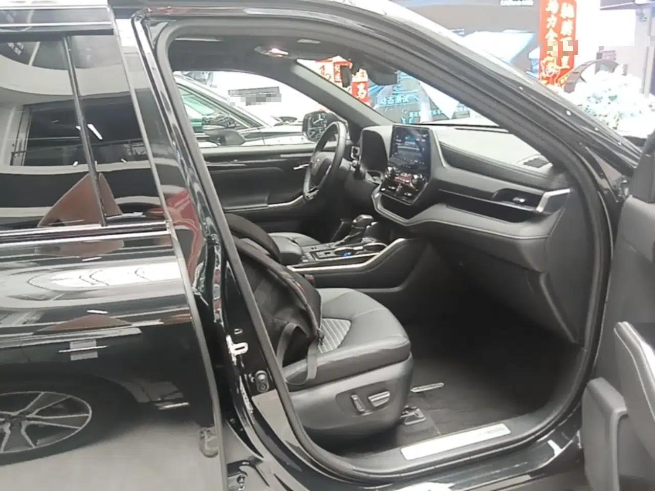 Toyota Crown Kluger 2021 2.5L HEV Four-Wheel Drive Premium Edition — миниатюра 19