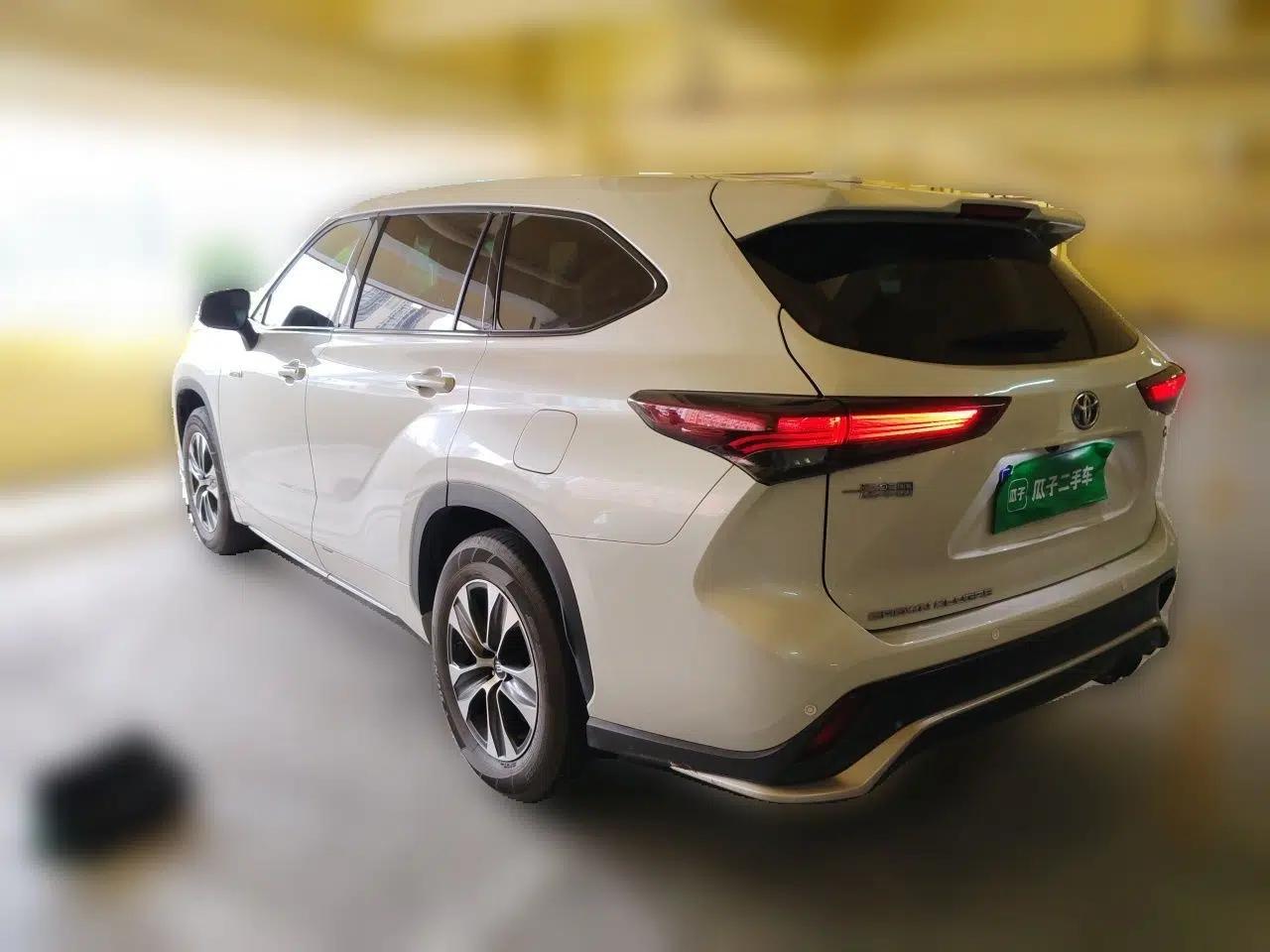 Toyota Crown Kluger 2023 2.5L HEV Two-Wheel Drive Entry Version (5 Seats) — миниатюра 4