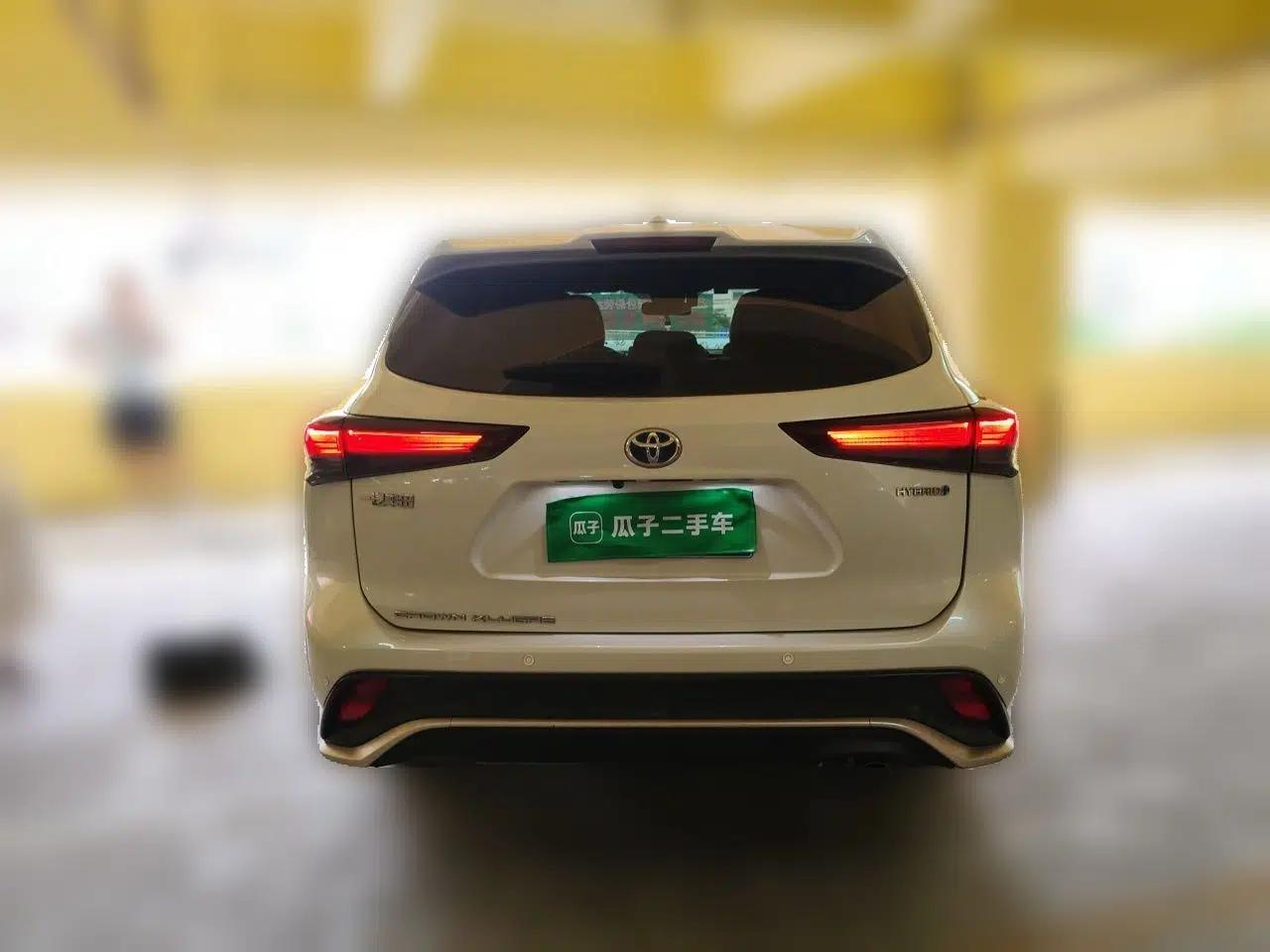 Toyota Crown Kluger 2023 2.5L HEV Two-Wheel Drive Entry Version (5 Seats) — миниатюра 5