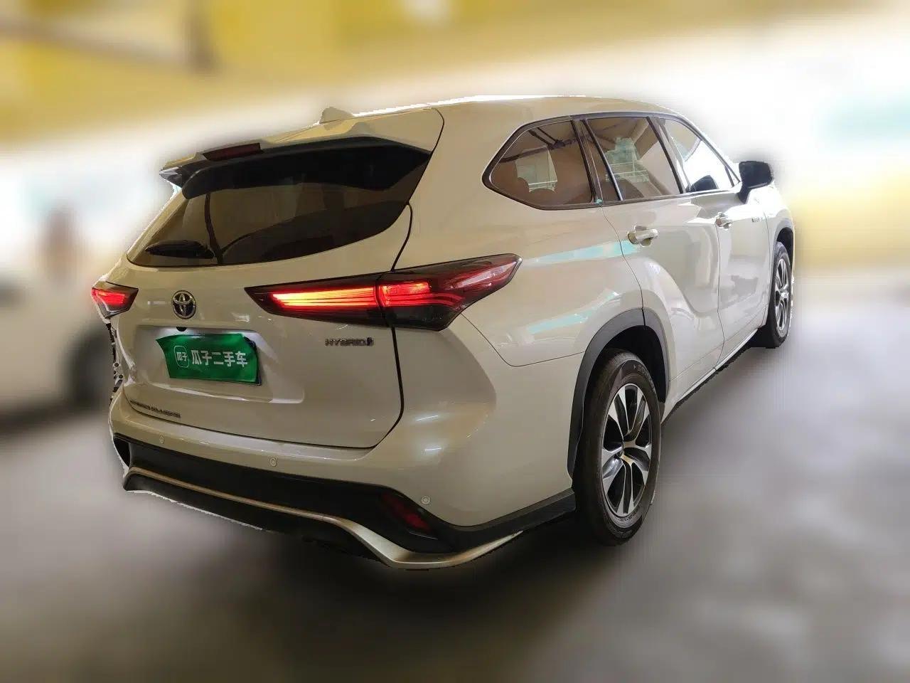 Toyota Crown Kluger 2023 2.5L HEV Two-Wheel Drive Entry Version (5 Seats) — миниатюра 6