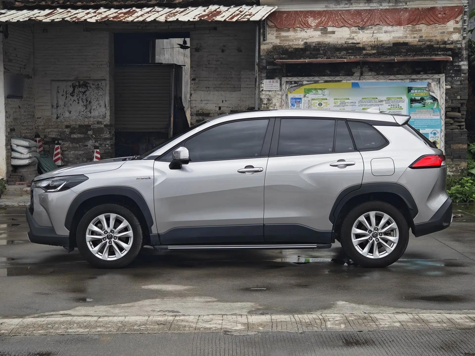 Toyota Corolla Cross 2023 Dual-Motor 2.0L Elite Edition — миниатюра 17