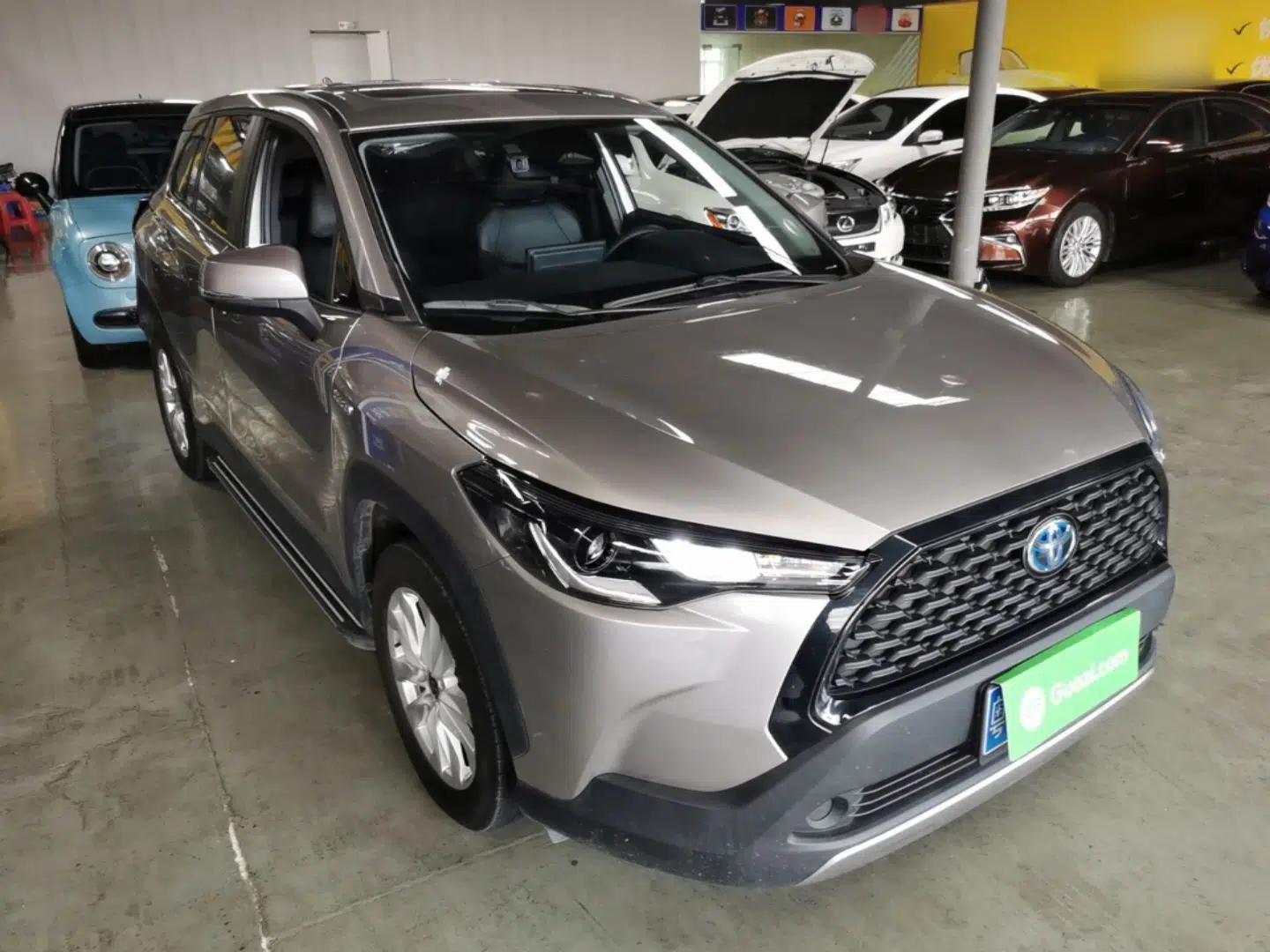 Toyota Corolla Cross 2023 Dual-Motor 2.0L Elite Edition — миниатюра 3