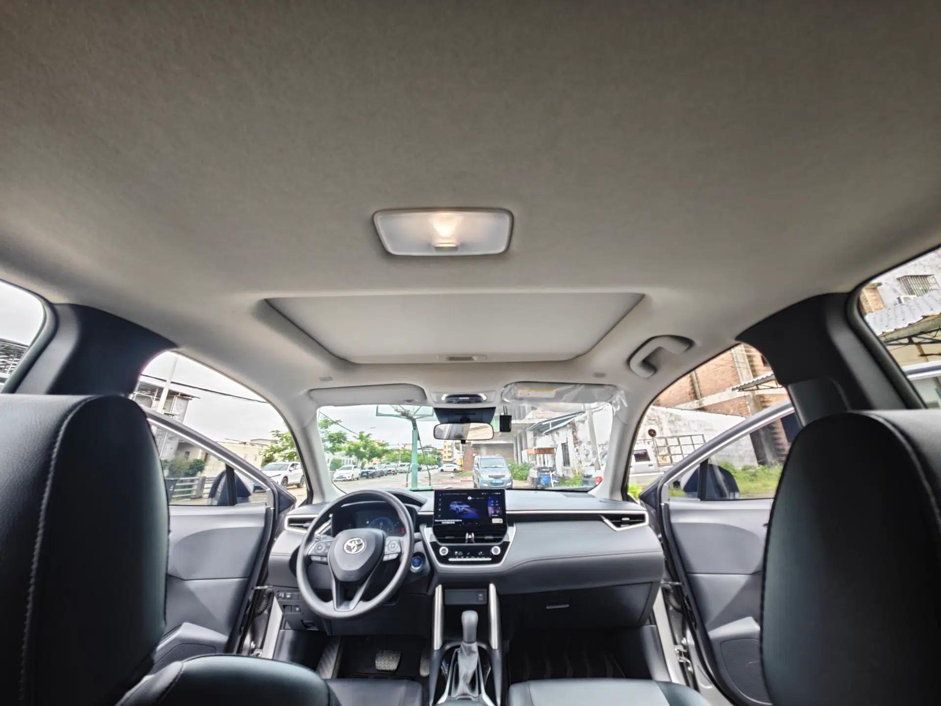 Toyota Corolla Cross 2023 Dual-Motor 2.0L Elite Edition — миниатюра 32