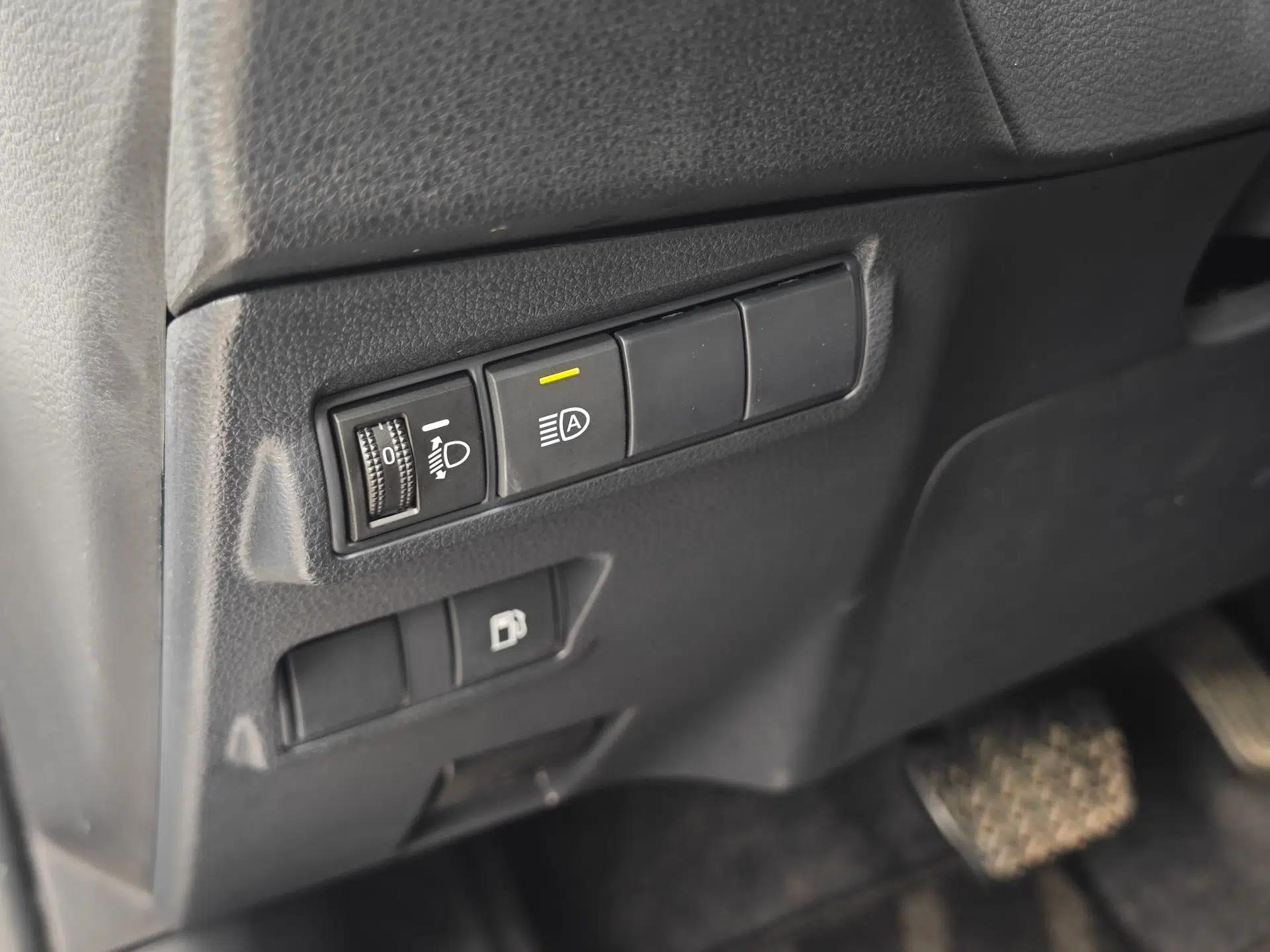 Toyota Corolla Cross 2023 Dual-Motor 2.0L Elite Edition — миниатюра 39