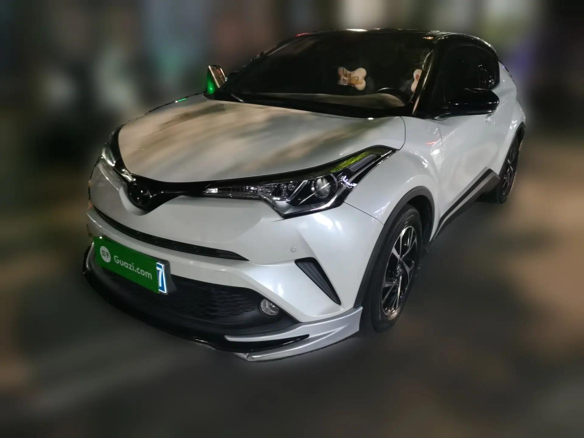 Toyota C-HR 2018 2.0L Leading with Sunroof China V Standard — миниатюра 1