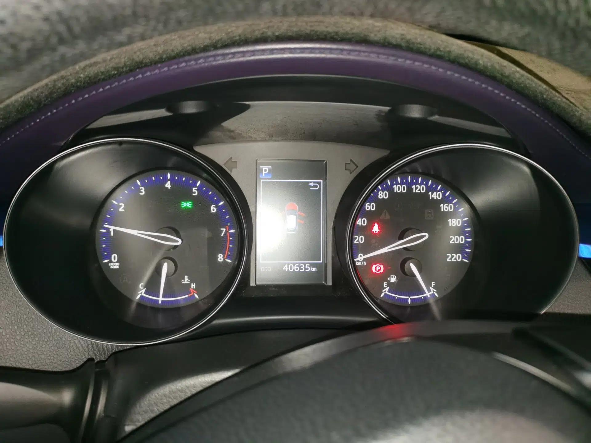 Toyota C-HR 2018 2.0L Leading with Sunroof China V Standard — миниатюра 11
