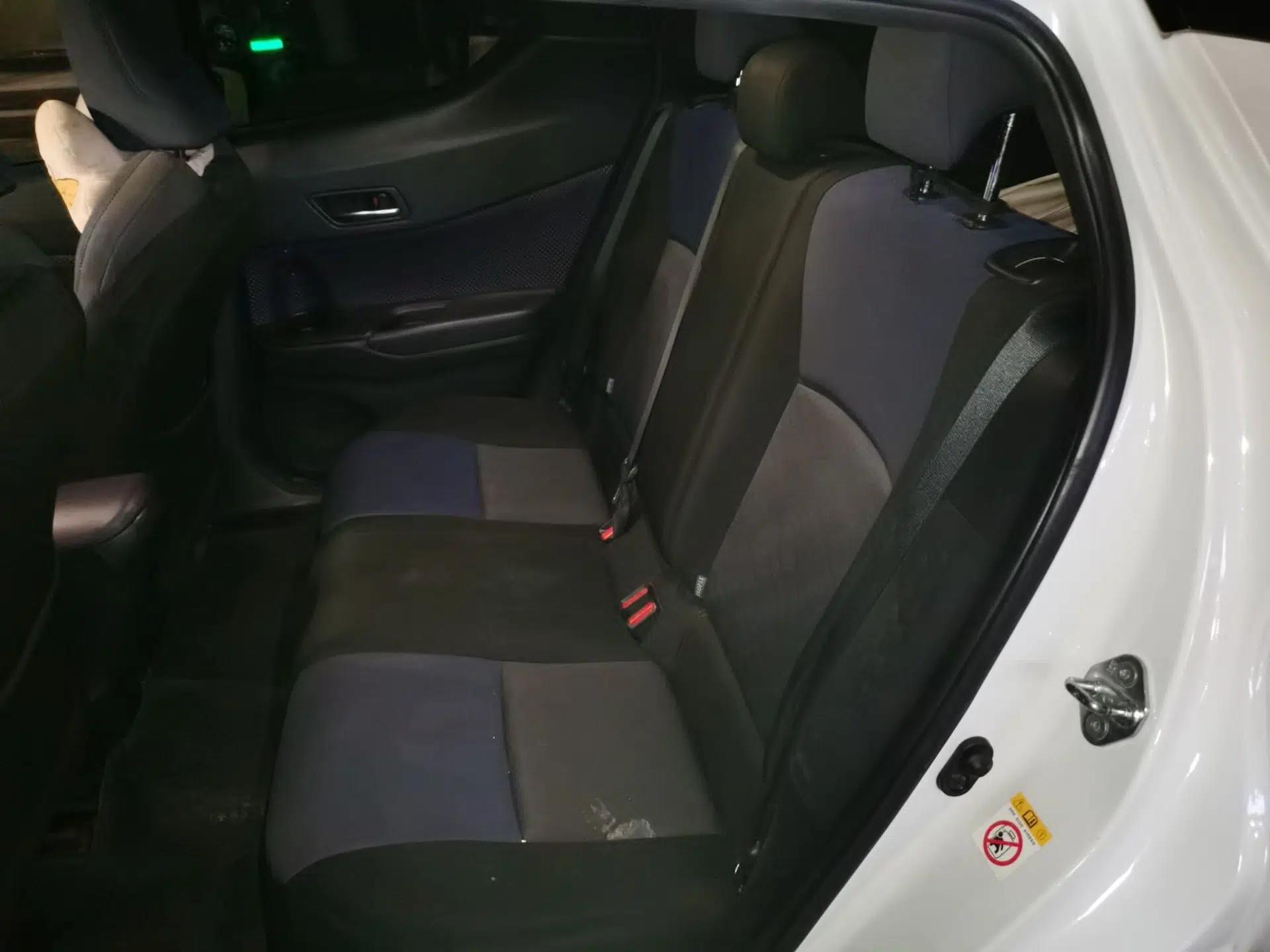 Toyota C-HR 2018 2.0L Leading with Sunroof China V Standard — миниатюра 17