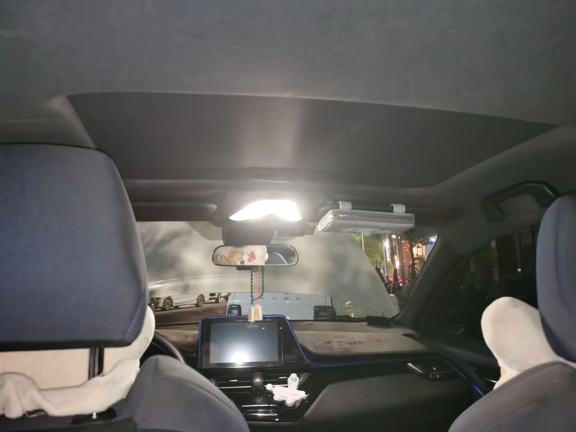Toyota C-HR 2018 2.0L Leading with Sunroof China V Standard — миниатюра 18