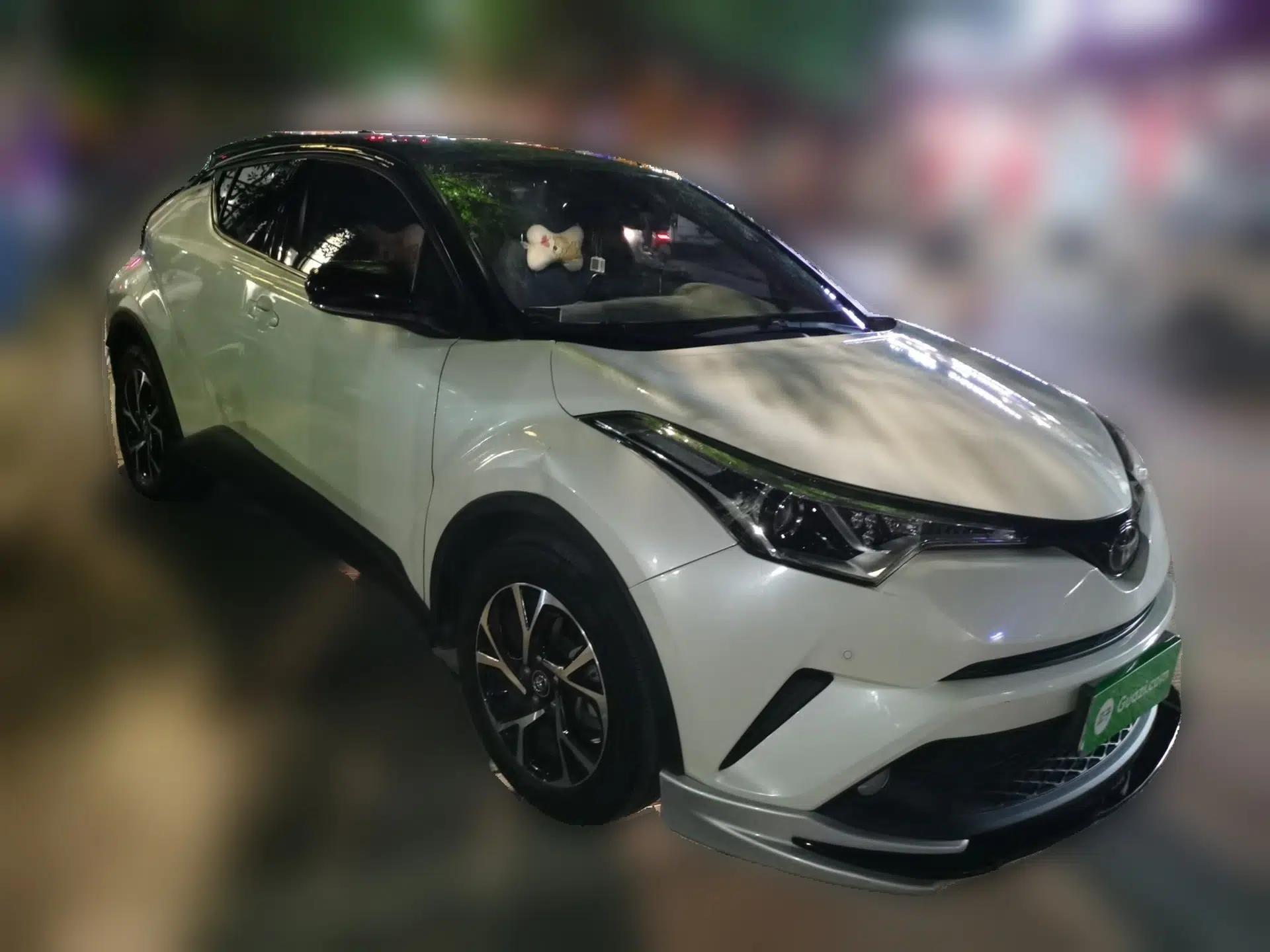 Toyota C-HR 2018 2.0L Leading with Sunroof China V Standard — миниатюра 3
