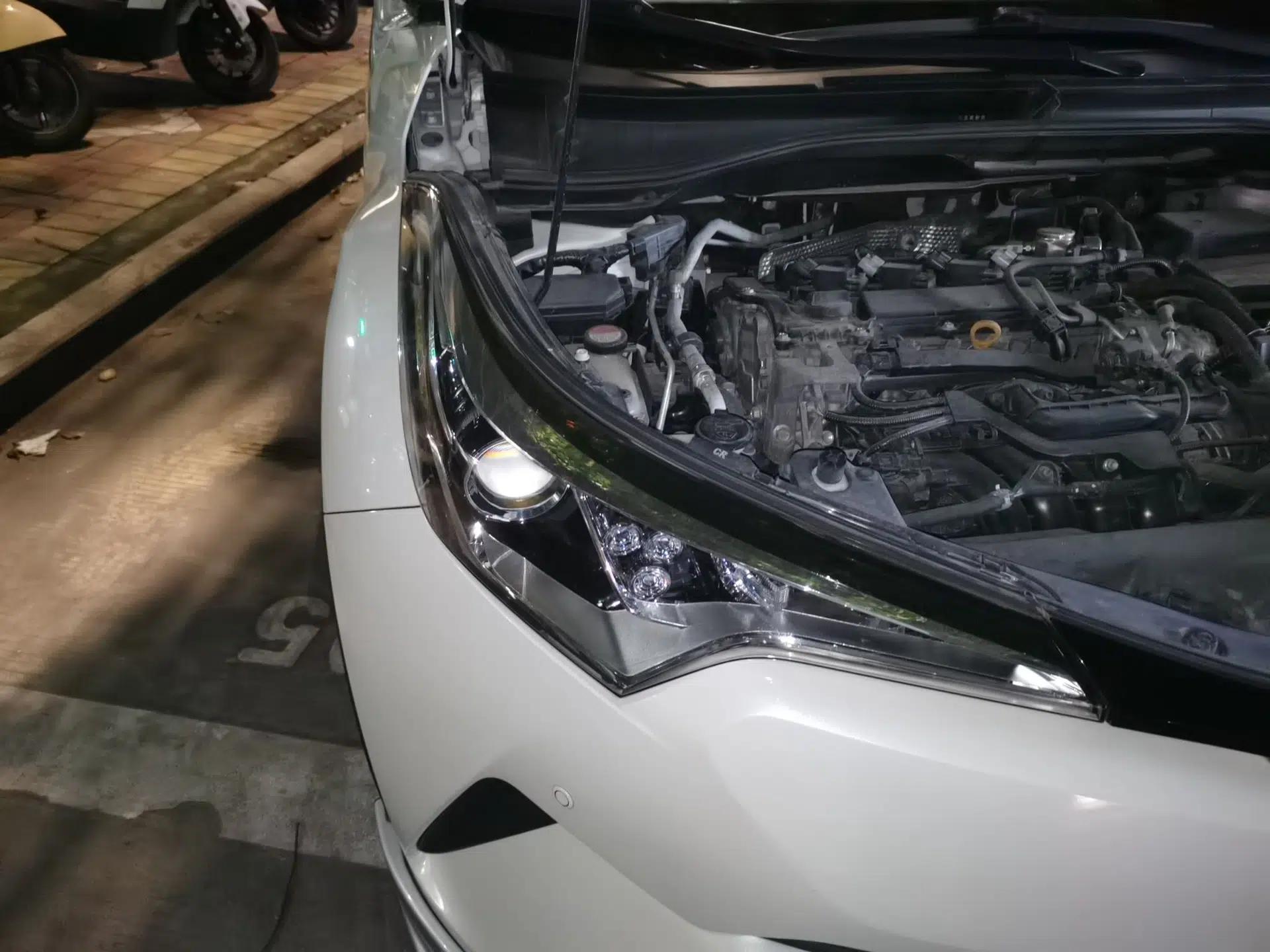 Toyota C-HR 2018 2.0L Leading with Sunroof China V Standard — миниатюра 7