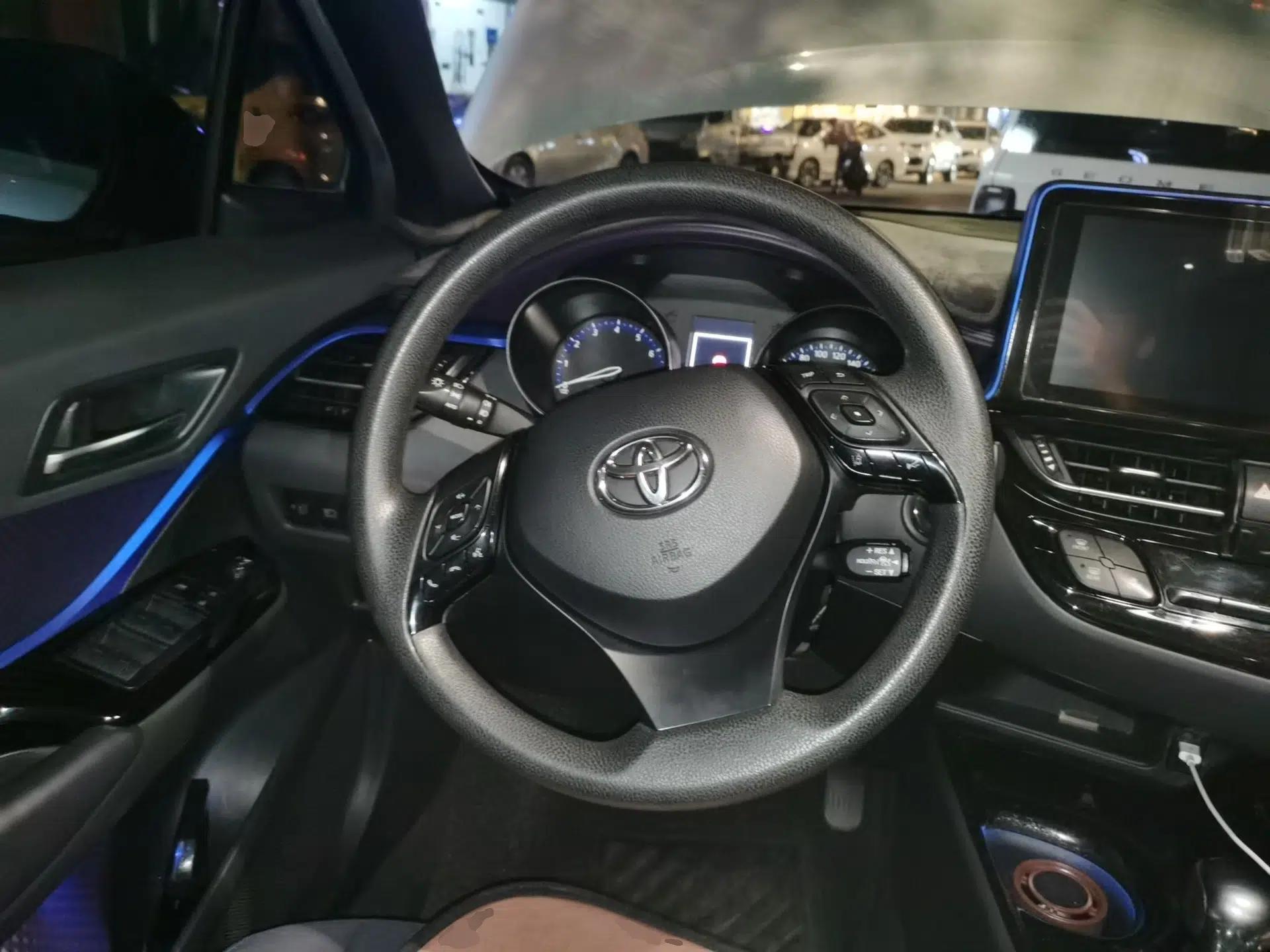 Toyota C-HR 2018 2.0L Leading with Sunroof China V Standard — миниатюра 10