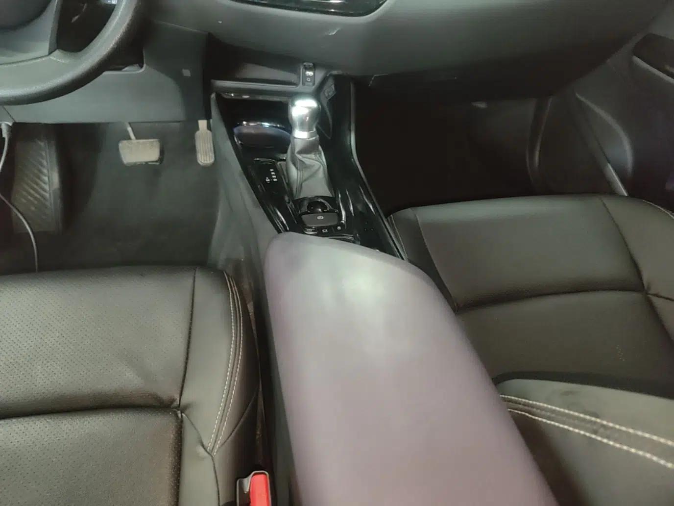Toyota C-HR 2018 2.0L Leading Edition China V-standard — миниатюра 16