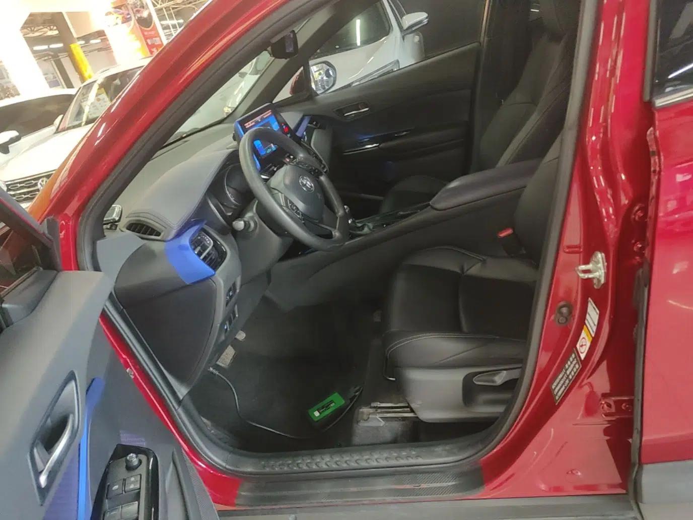 Toyota C-HR 2018 2.0L Leading Edition China V-standard — миниатюра 17