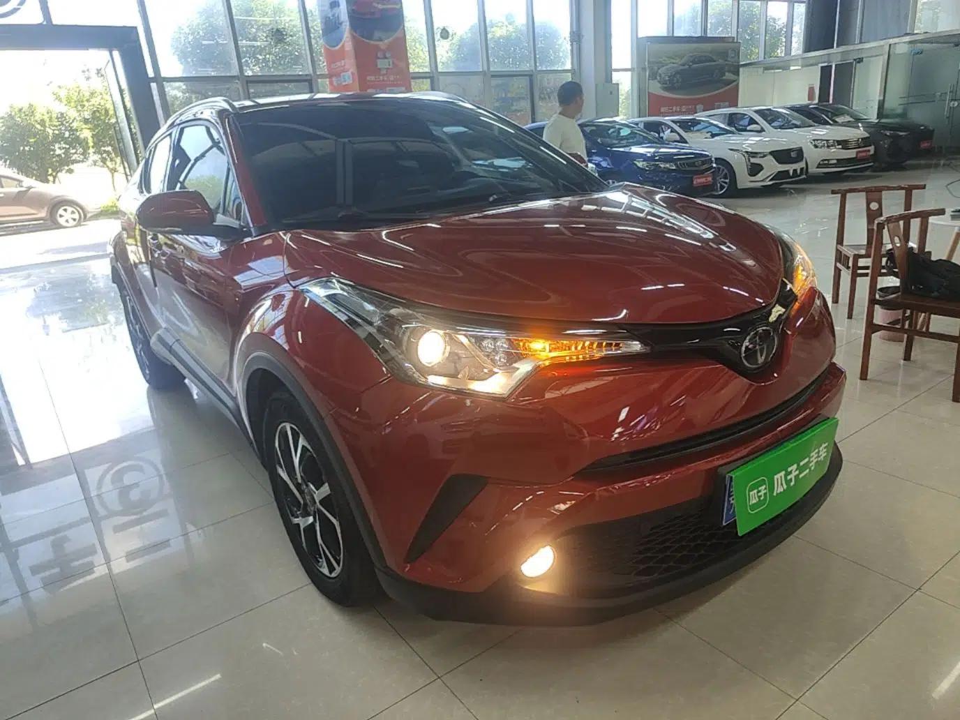 Toyota C-HR 2018 2.0L Leading Edition China V-standard — миниатюра 3