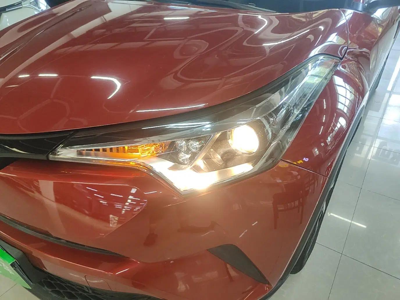 Toyota C-HR 2018 2.0L Leading Edition China V-standard — миниатюра 8