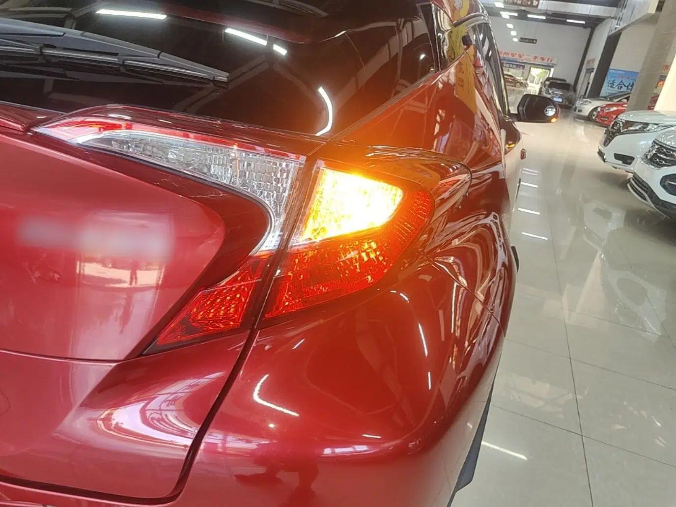 Toyota C-HR 2018 2.0L Leading Edition China V-standard — миниатюра 9