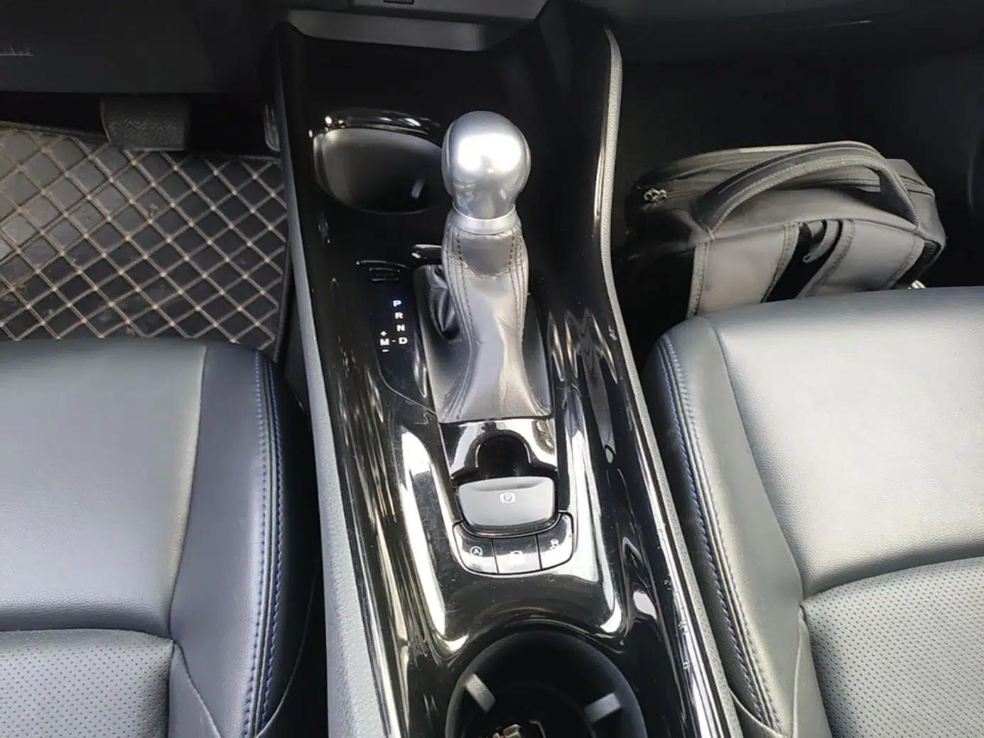 Toyota C-HR 2023 2.0L Luxury Edition — миниатюра 16