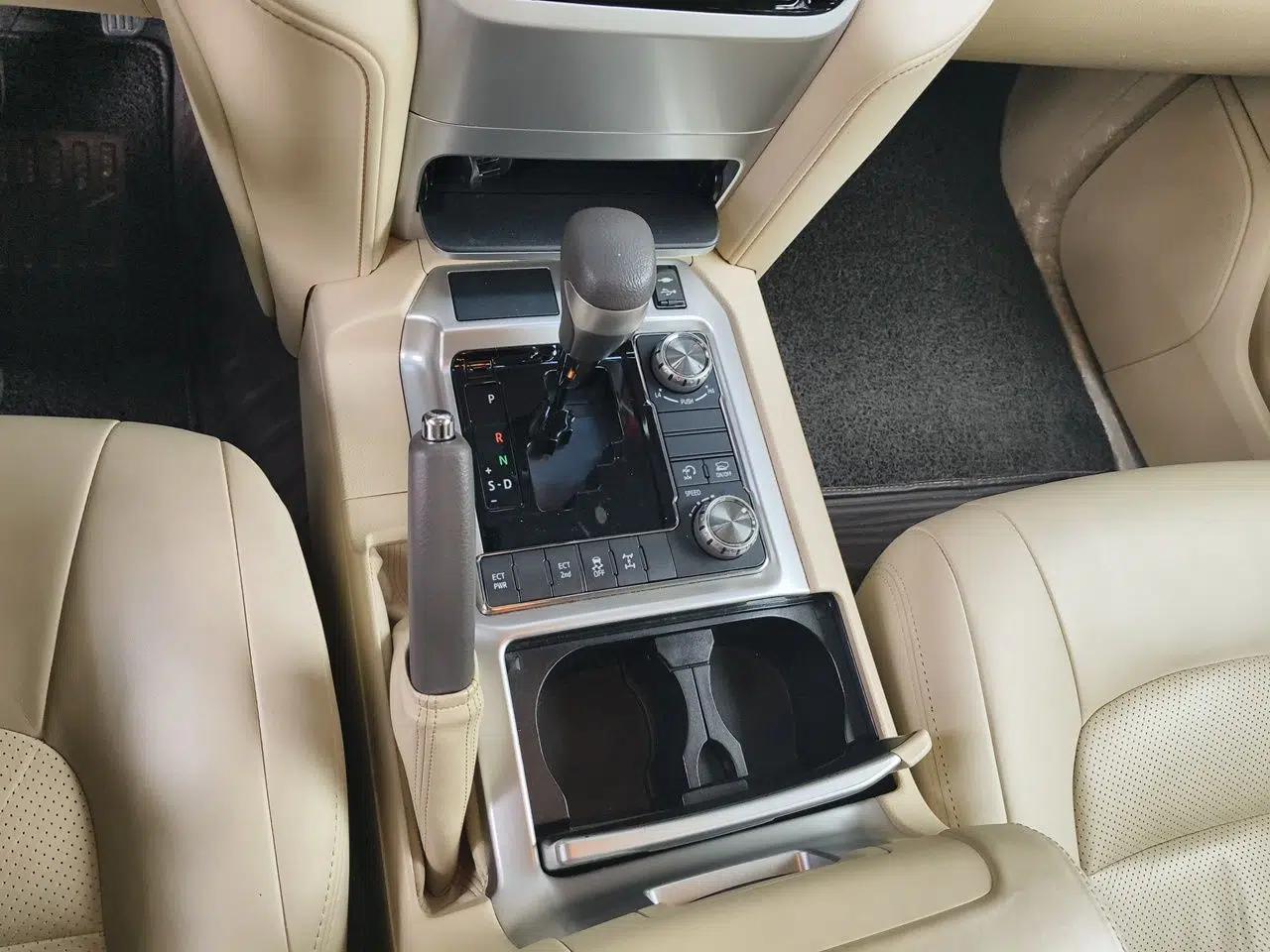 Toyota Land Cruiser Land Cruiser Prado 2017, 4.6-liter gasoline, automatic transmission, 8 seats (parallel import) — миниатюра 14