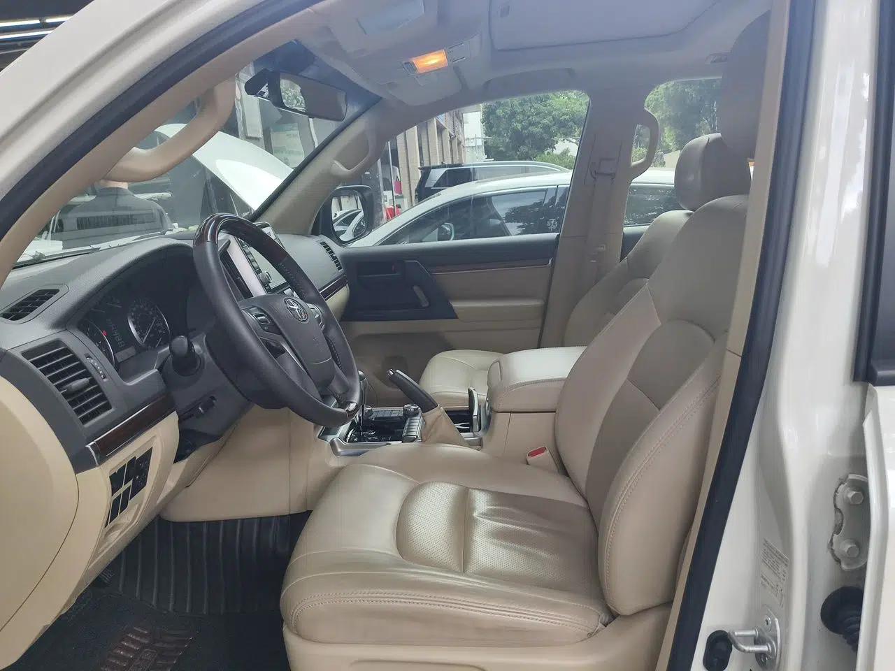 Toyota Land Cruiser Land Cruiser Prado 2017, 4.6-liter gasoline, automatic transmission, 8 seats (parallel import) — миниатюра 15
