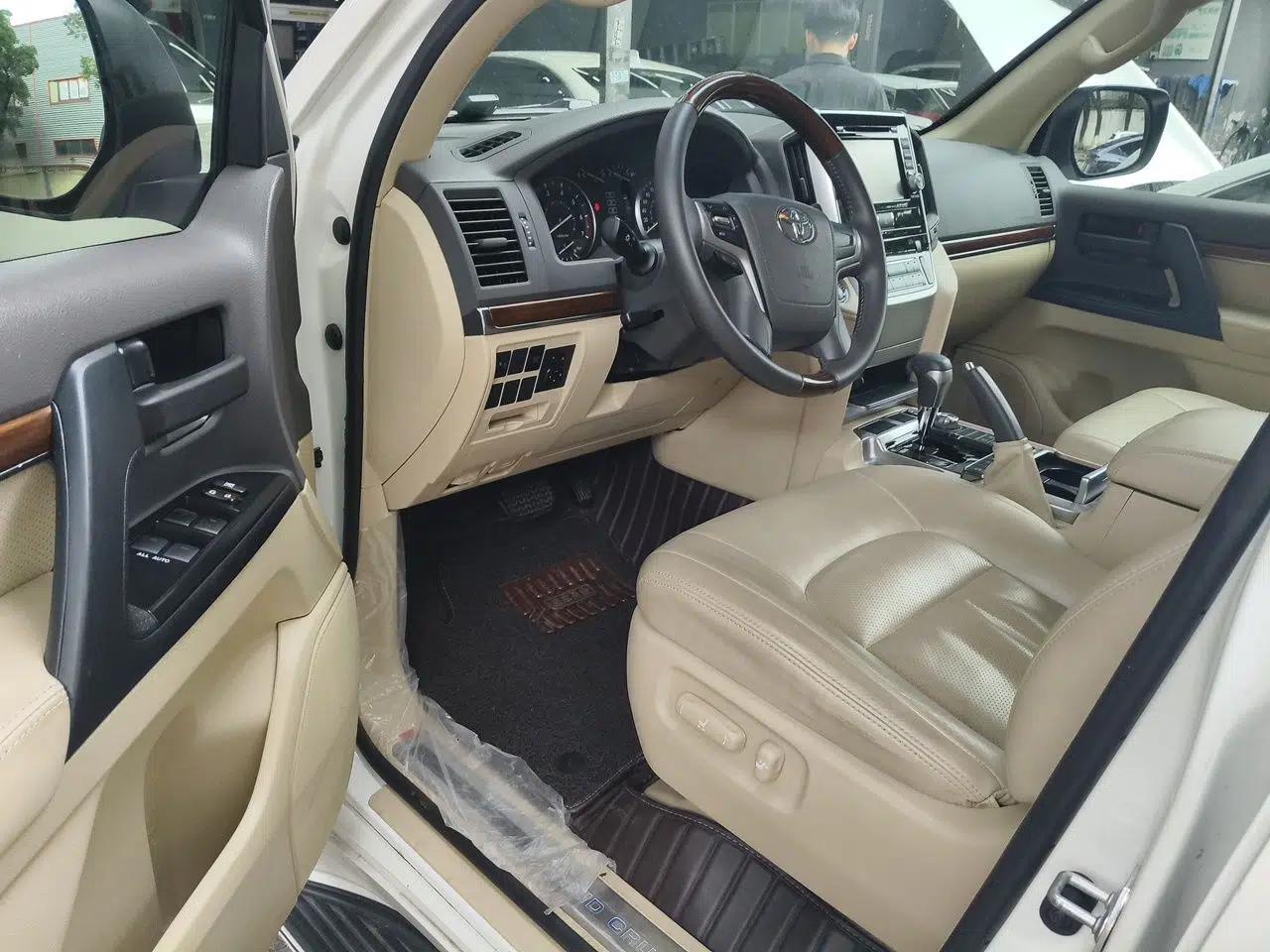 Toyota Land Cruiser Land Cruiser Prado 2017, 4.6-liter gasoline, automatic transmission, 8 seats (parallel import) — миниатюра 16