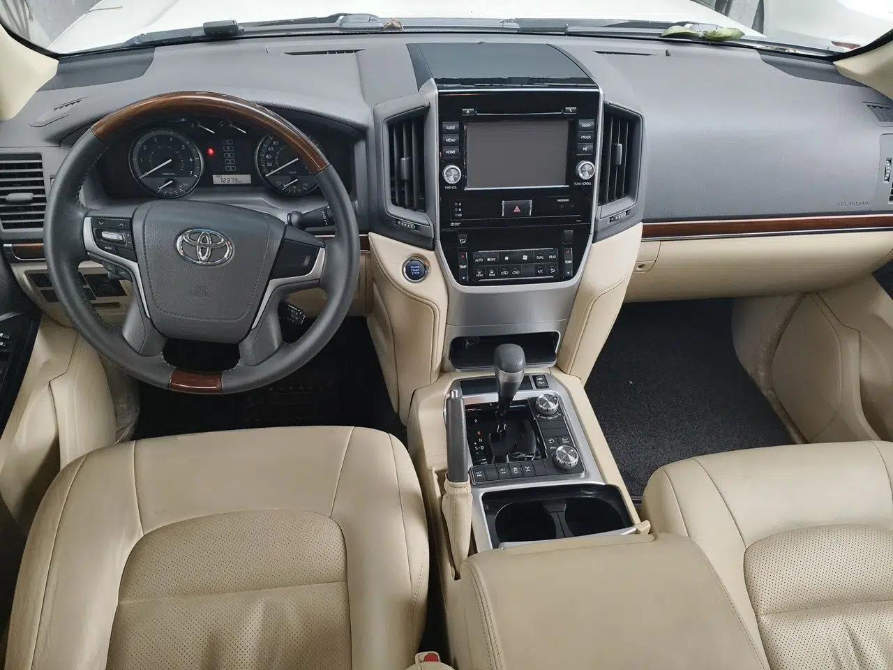 Toyota Land Cruiser Land Cruiser Prado 2017, 4.6-liter gasoline, automatic transmission, 8 seats (parallel import) — миниатюра 9