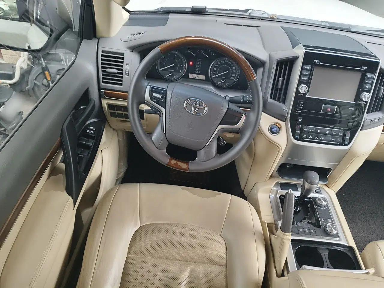 Toyota Land Cruiser Land Cruiser Prado 2017, 4.6-liter gasoline, automatic transmission, 8 seats (parallel import) — миниатюра 10