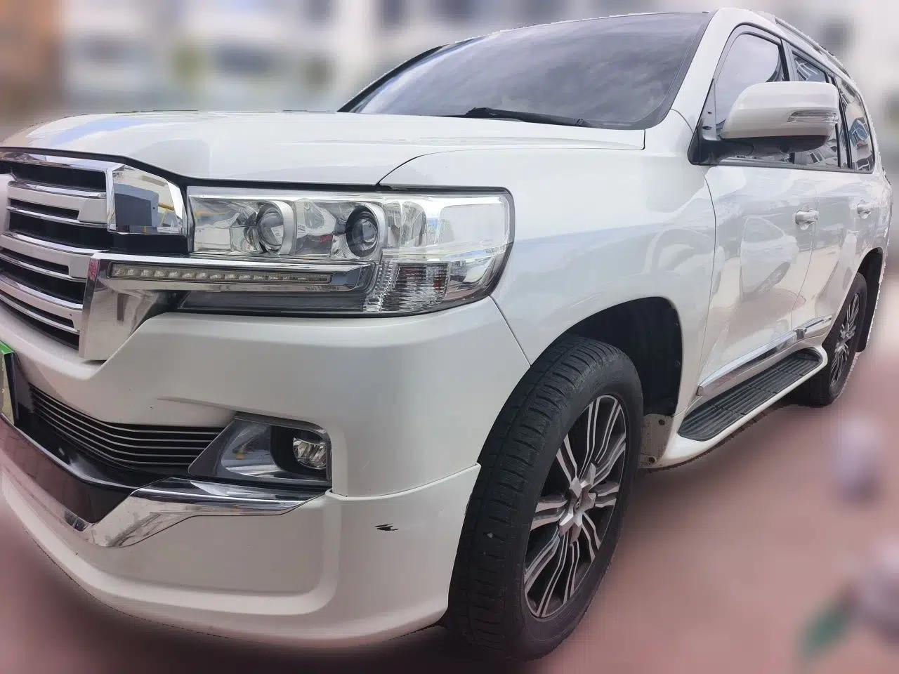 Toyota Land Cruiser 4.0L 5-seater parallel import — миниатюра 1