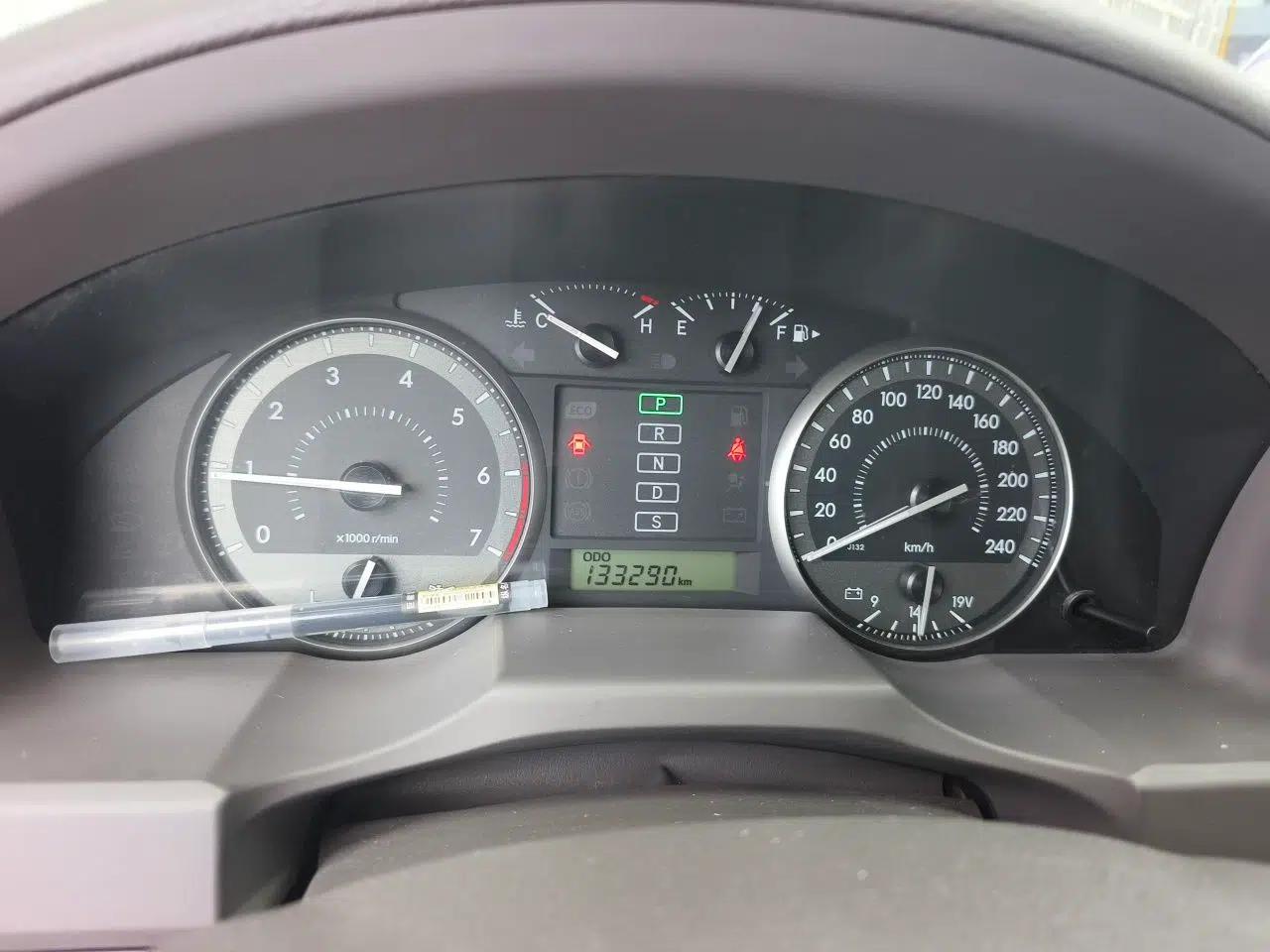 Toyota Land Cruiser 4.0L 5-seater parallel import — миниатюра 11