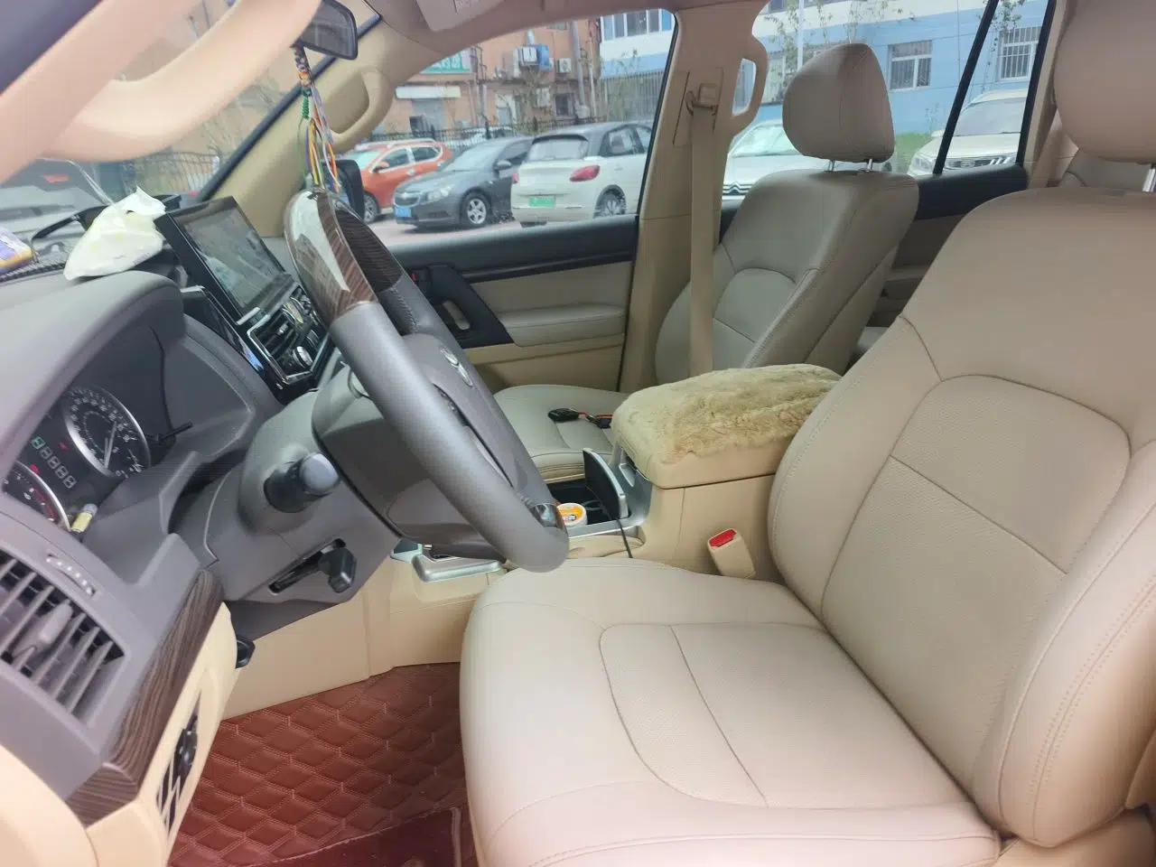 Toyota Land Cruiser 4.0L 5-seater parallel import — миниатюра 15