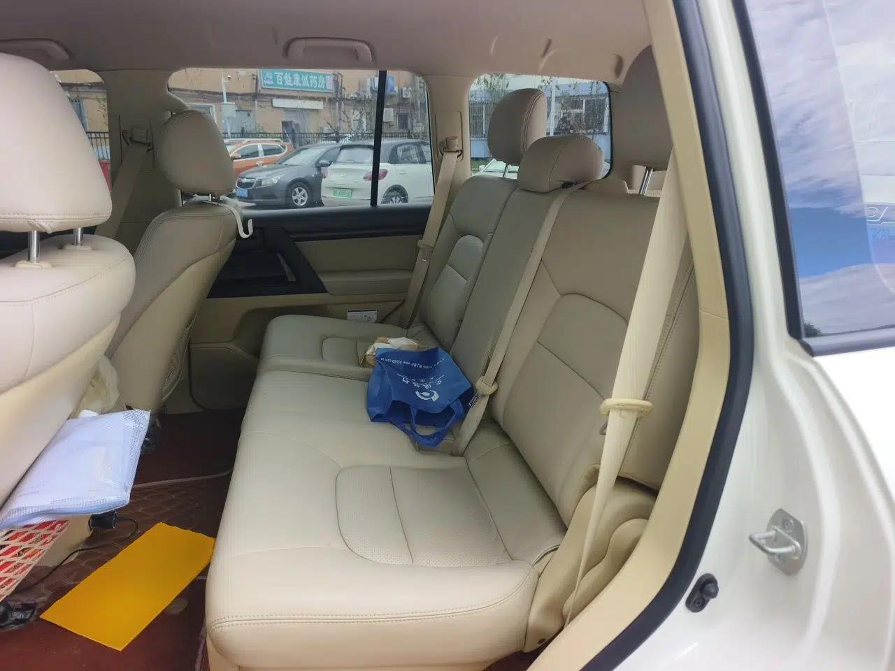 Toyota Land Cruiser 4.0L 5-seater parallel import — миниатюра 17