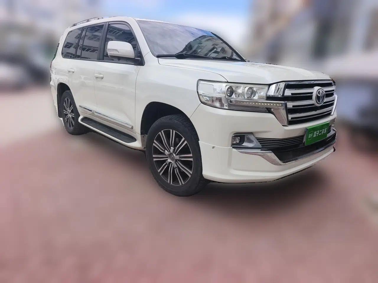 Toyota Land Cruiser 4.0L 5-seater parallel import — миниатюра 3