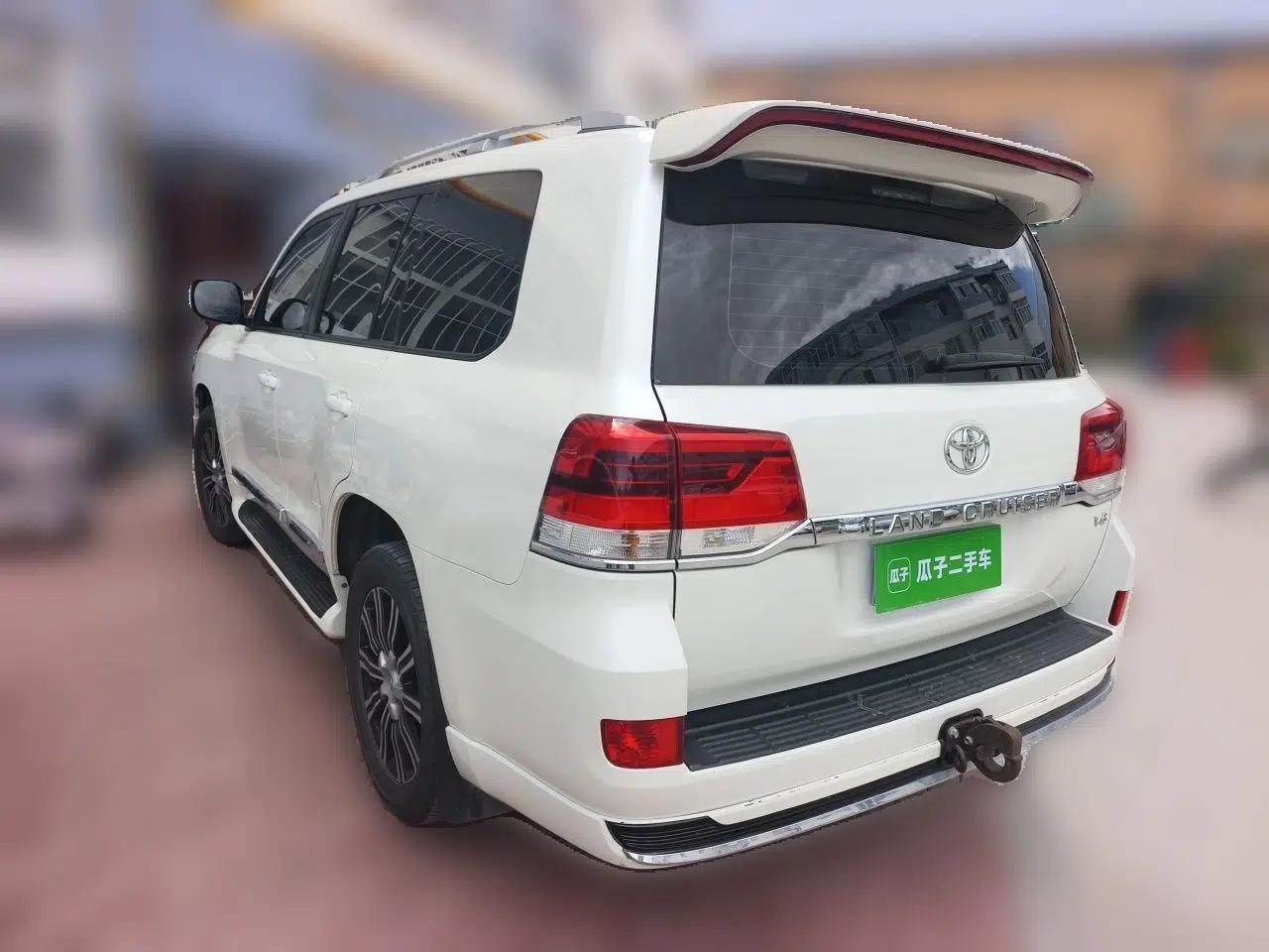Toyota Land Cruiser 4.0L 5-seater parallel import — миниатюра 4