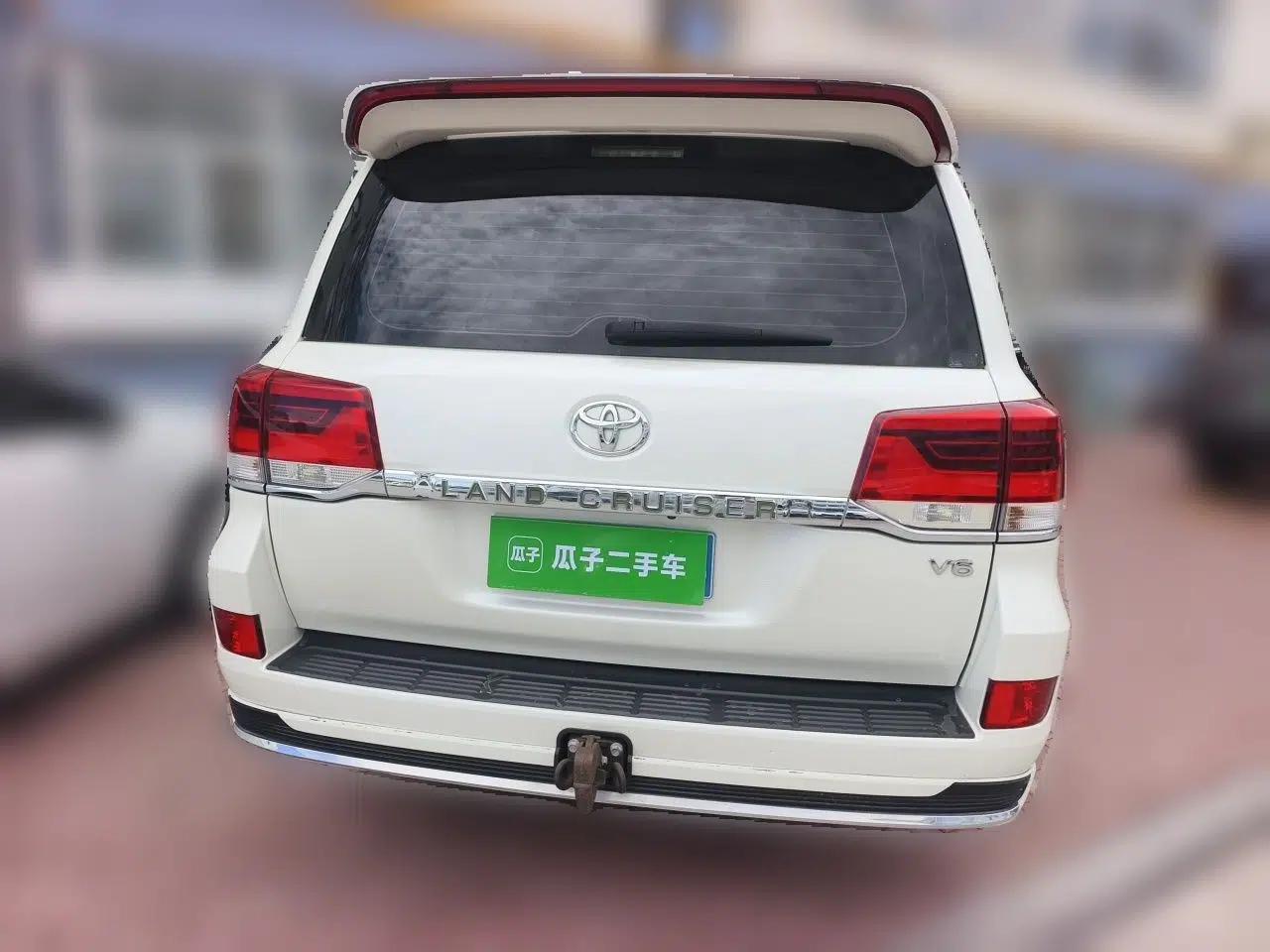 Toyota Land Cruiser 4.0L 5-seater parallel import — миниатюра 5