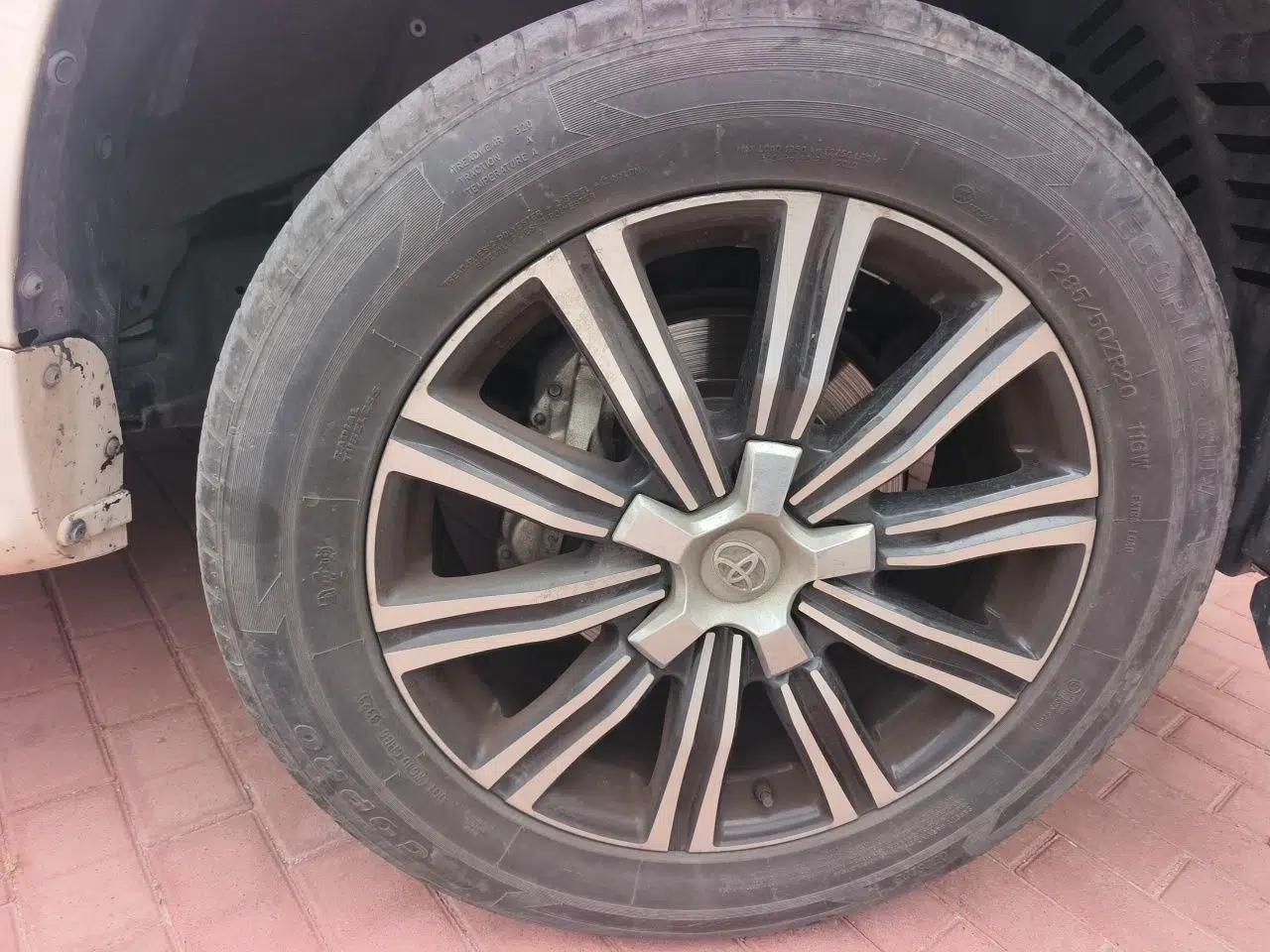 Toyota Land Cruiser 4.0L 5-seater parallel import — миниатюра 8