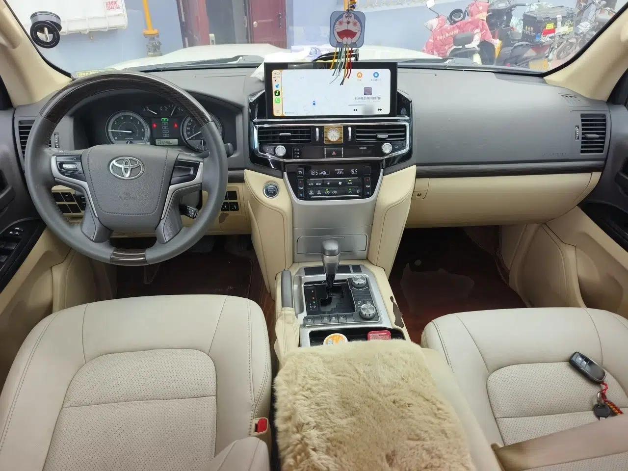 Toyota Land Cruiser 4.0L 5-seater parallel import — миниатюра 9