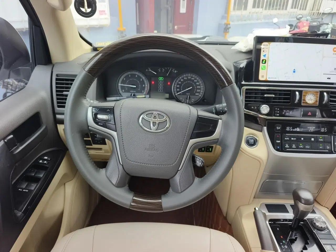 Toyota Land Cruiser 4.0L 5-seater parallel import — миниатюра 10