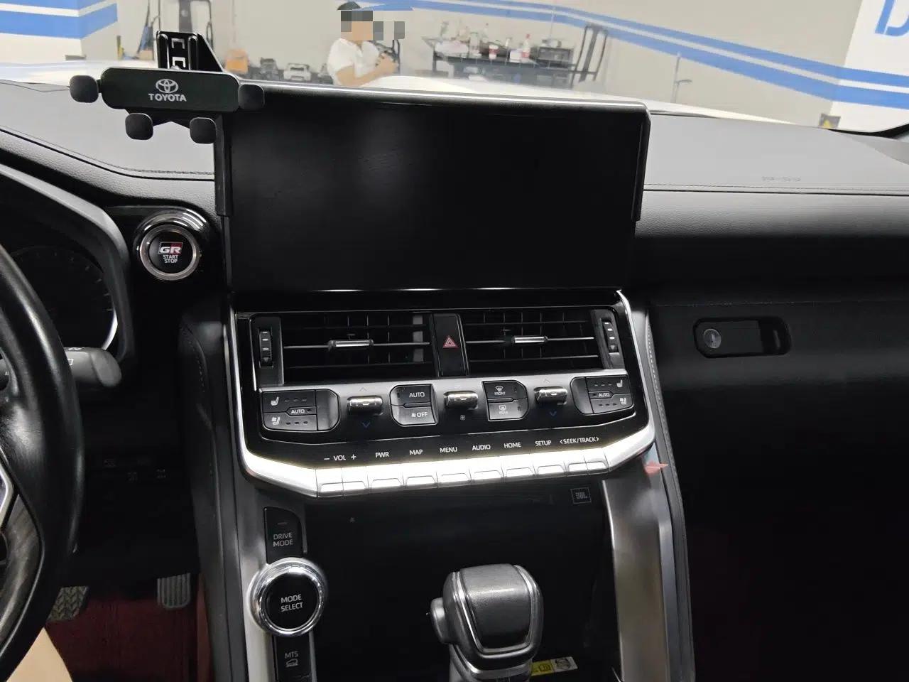 Toyota Land Cruiser Land Cruiser 2023, JBL audio, KDS head-up display, ACC, seven seats, 3.3T diesel, automatic transmission. — миниатюра 13