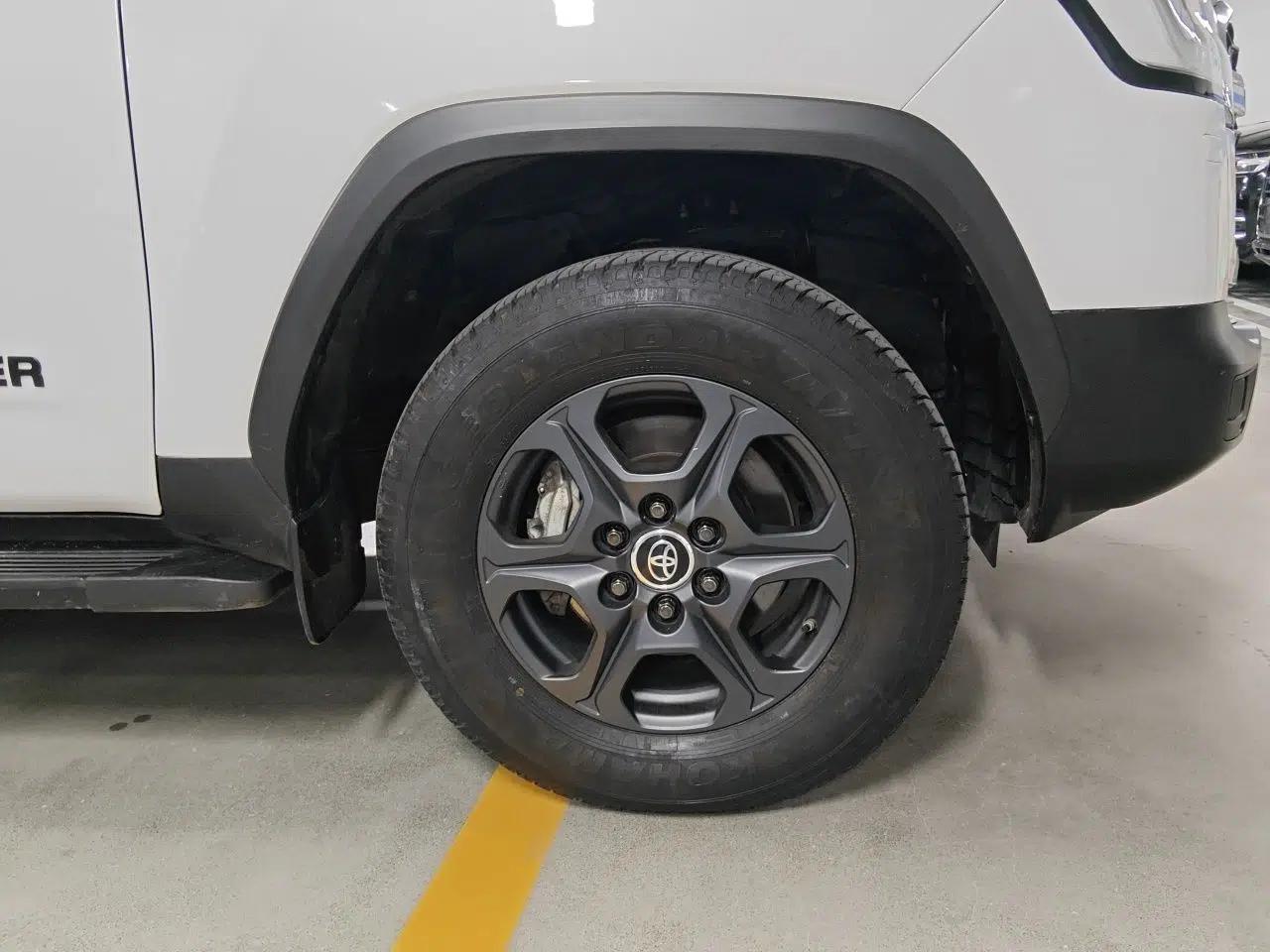 Toyota Land Cruiser Land Cruiser 2023, JBL audio, KDS head-up display, ACC, seven seats, 3.3T diesel, automatic transmission. — миниатюра 8