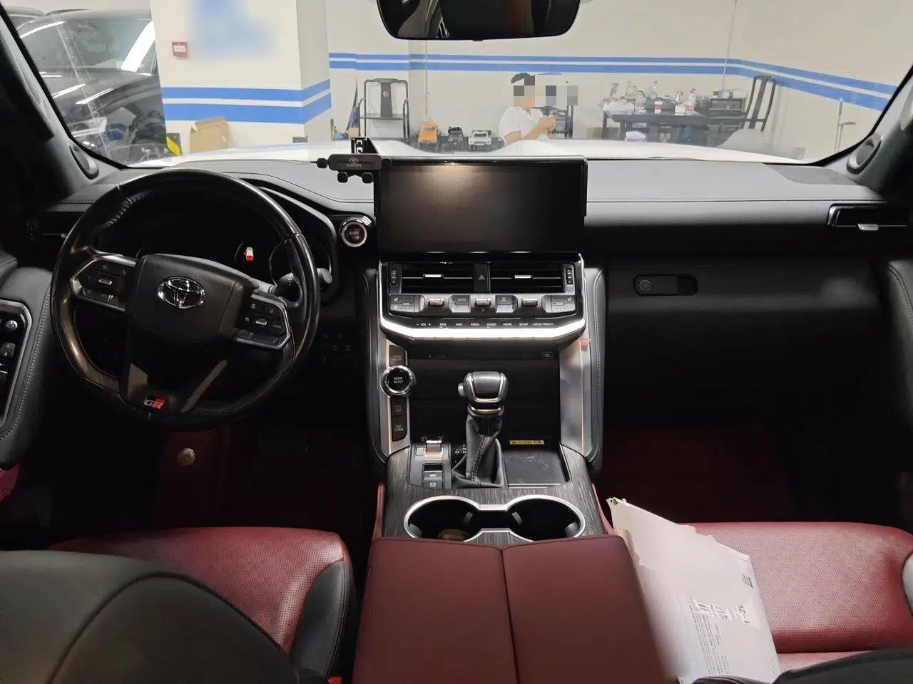 Toyota Land Cruiser Land Cruiser 2023, JBL audio, KDS head-up display, ACC, seven seats, 3.3T diesel, automatic transmission. — миниатюра 9