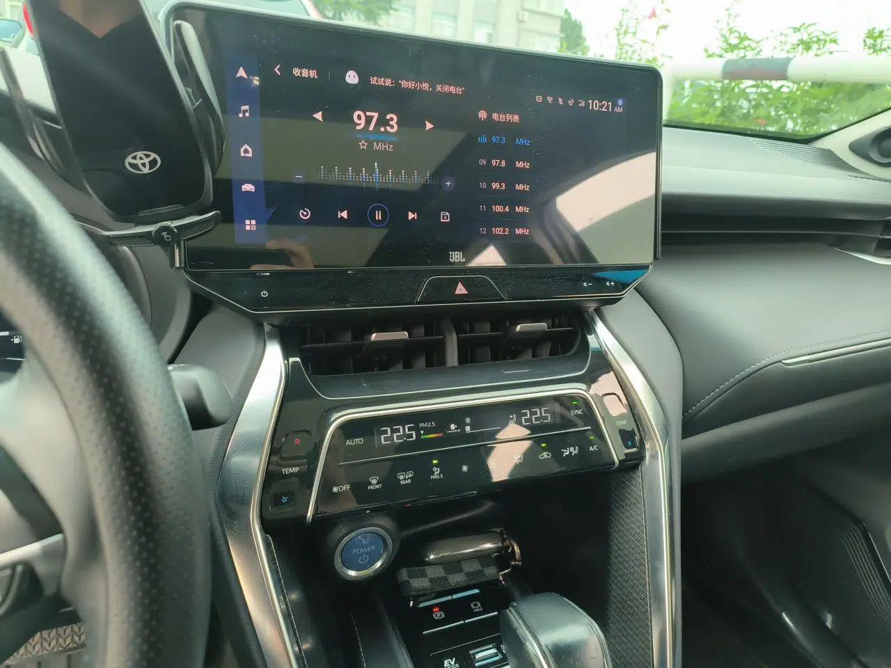 Toyota Venza 2022 Dual-Engine 2.5L CVT Four-Wheel Drive Supreme Edition — миниатюра 13