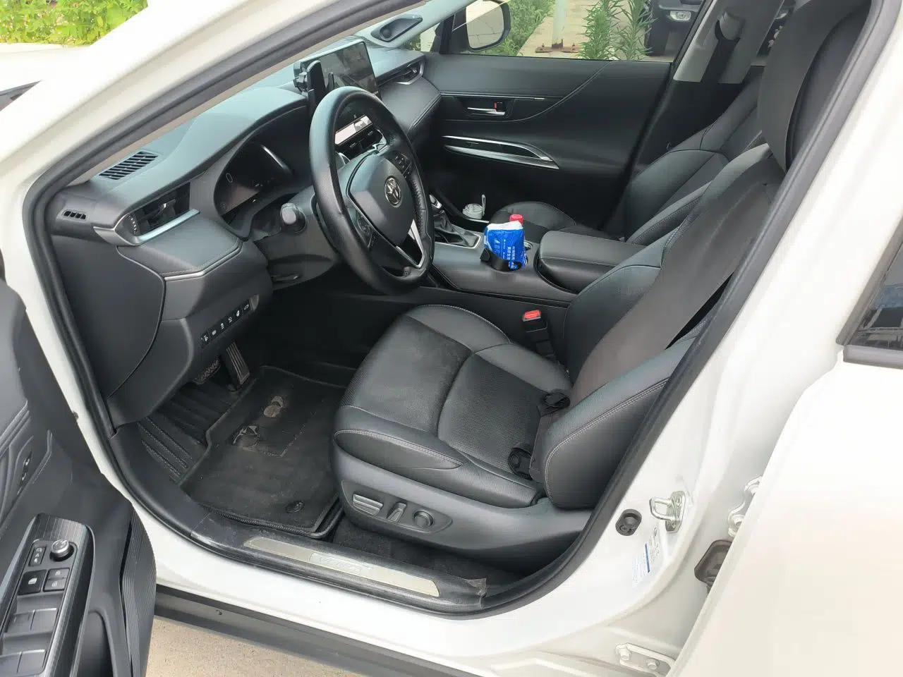 Toyota Venza 2022 Dual-Engine 2.5L CVT Four-Wheel Drive Supreme Edition — миниатюра 15