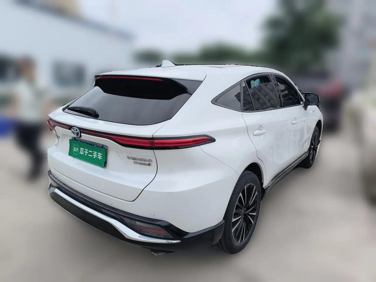 Toyota Venza 2022 Dual-Engine 2.5L CVT Four-Wheel Drive Supreme Edition — миниатюра 6