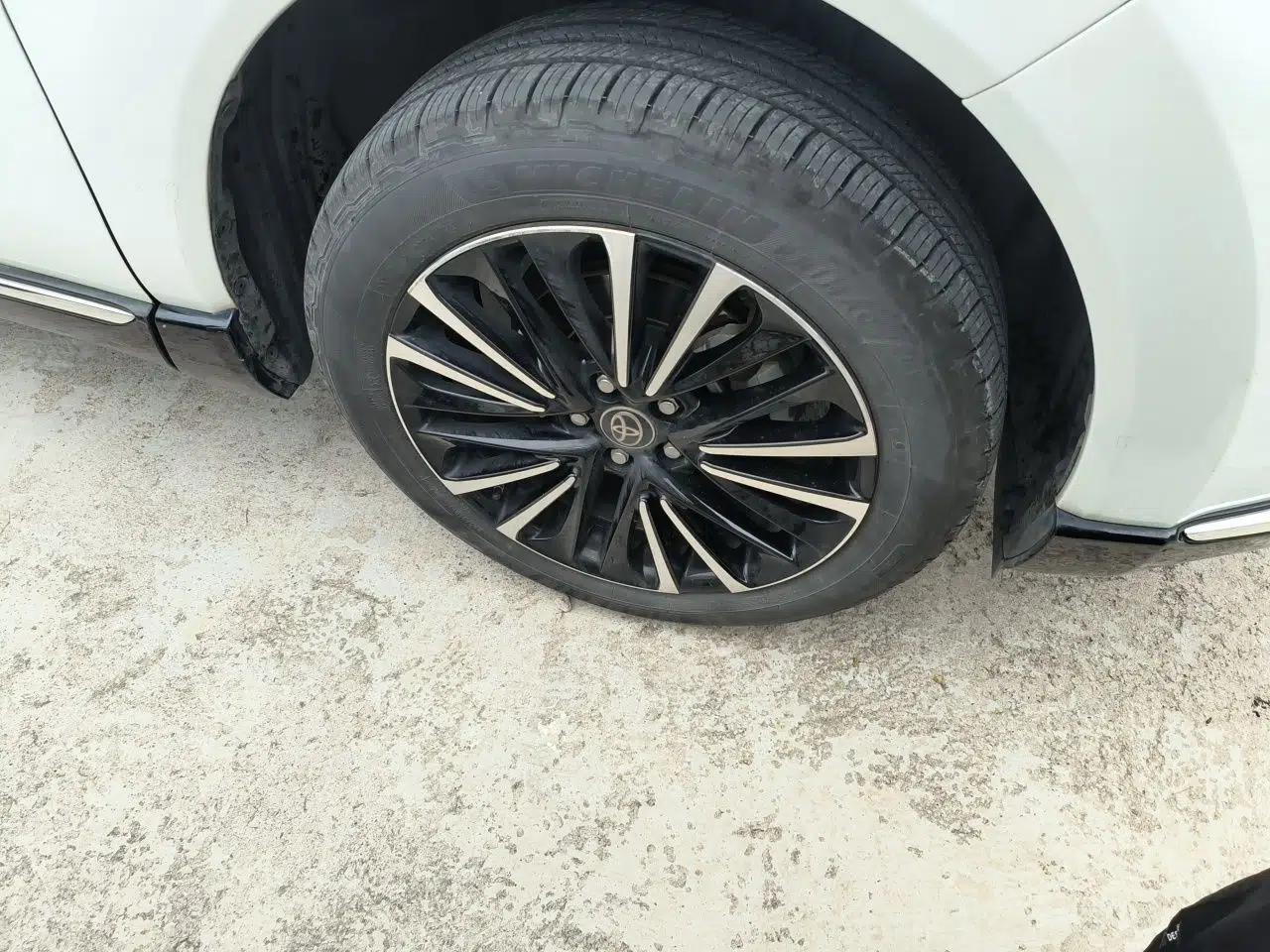 Toyota Venza 2022 Dual-Engine 2.5L CVT Four-Wheel Drive Supreme Edition — миниатюра 8