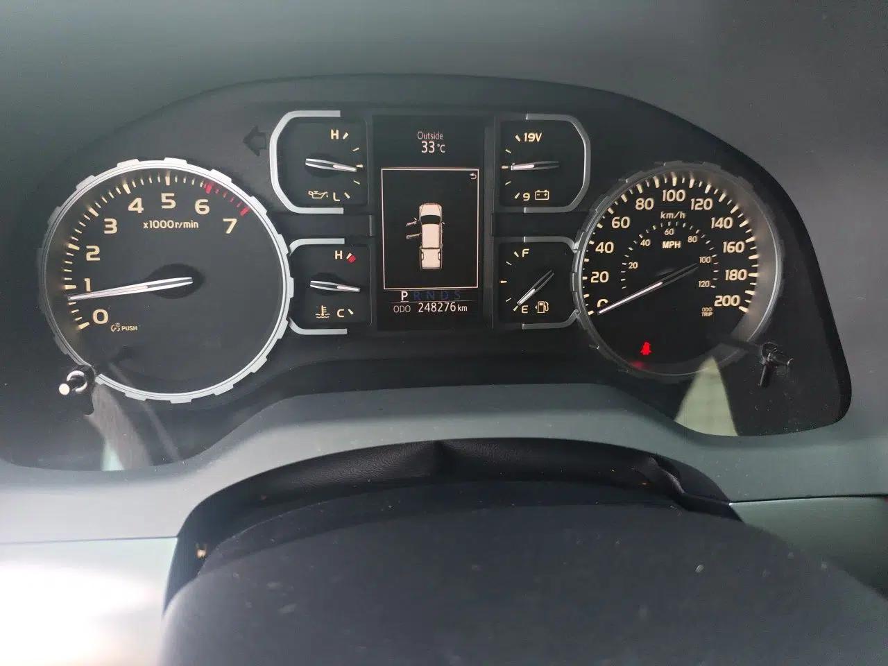 Toyota Tundra Toyota Tundra 5.7L automatic, 4 seats, pickup truck, parallel import — миниатюра 12
