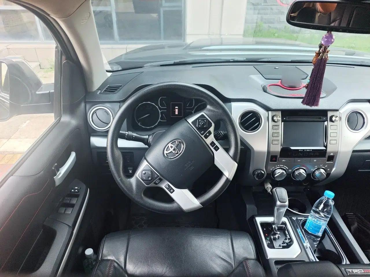 Toyota Tundra Toyota Tundra 5.7L automatic, 4 seats, pickup truck, parallel import — миниатюра 10
