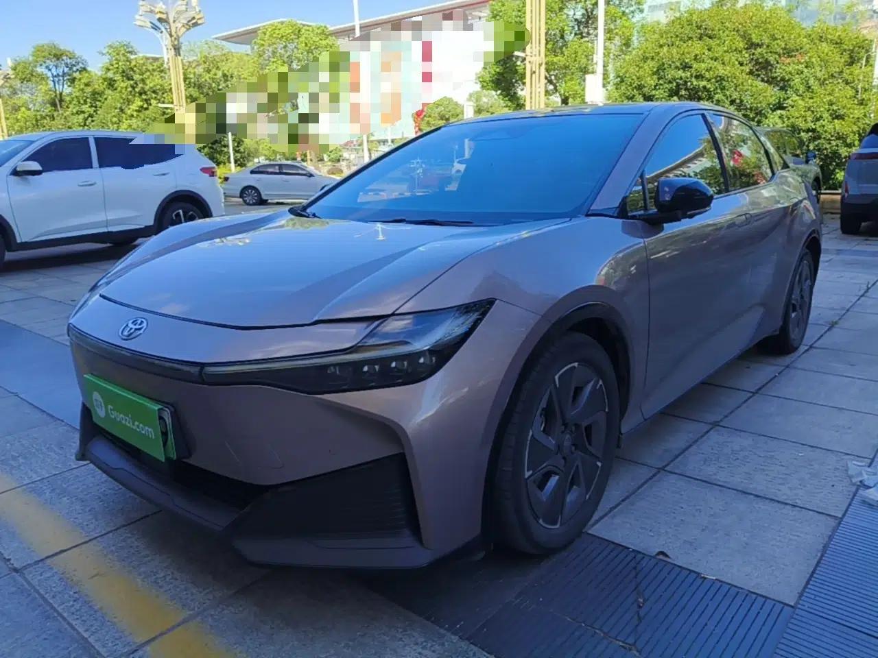 Toyota bZ3 2023 616 km Long-Range Premium — миниатюра 1
